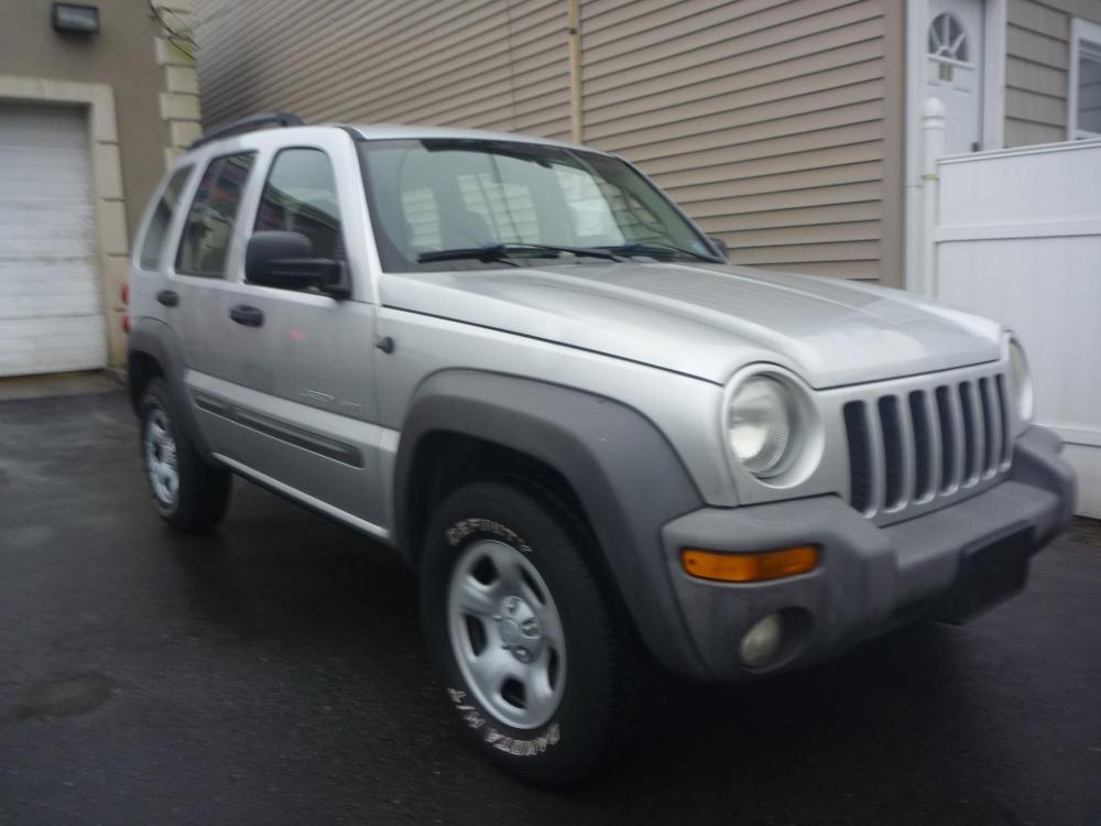 2003 SILVER /BLACK CLOTH Jeep Liberty Sport 2WD (1J4GK48K93W) with an 3.7L V6 SOHC 12V engine, 4-Speed Automatic Overdrive transmission, located at 1018 Brunswick Ave, Trenton, NJ, 08638, (609) 989-0900, 40.240086, -74.748085 - Photo #0