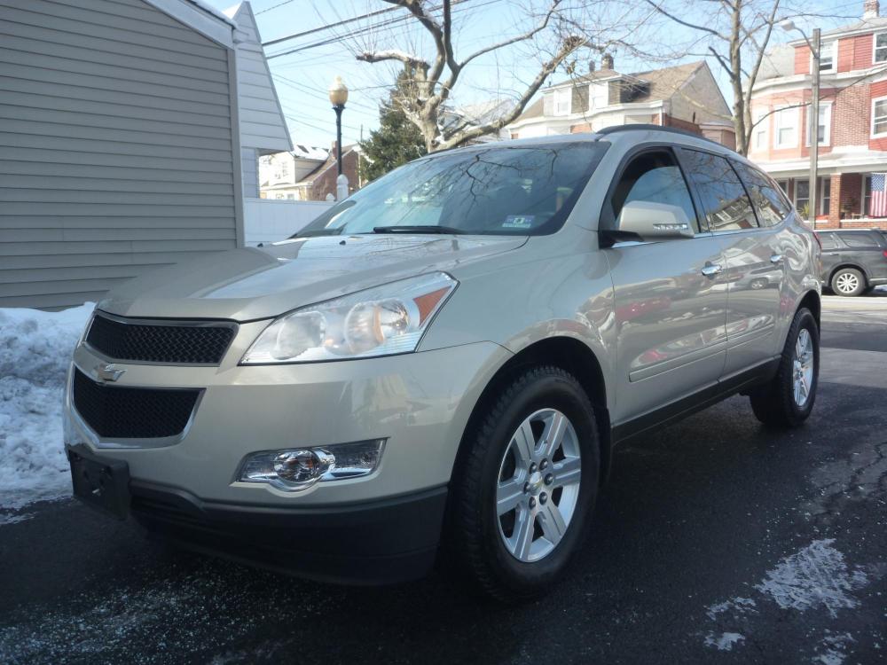 2011 TAN /TAN LEATHER Chevrolet Traverse 2LT FWD (1GNKRJED2BJ) with an 3.6L V6 DOHC 24V engine, 6-Speed Automatic transmission, located at 1018 Brunswick Ave, Trenton, NJ, 08638, (609) 989-0900, 40.240086, -74.748085 - Photo #0