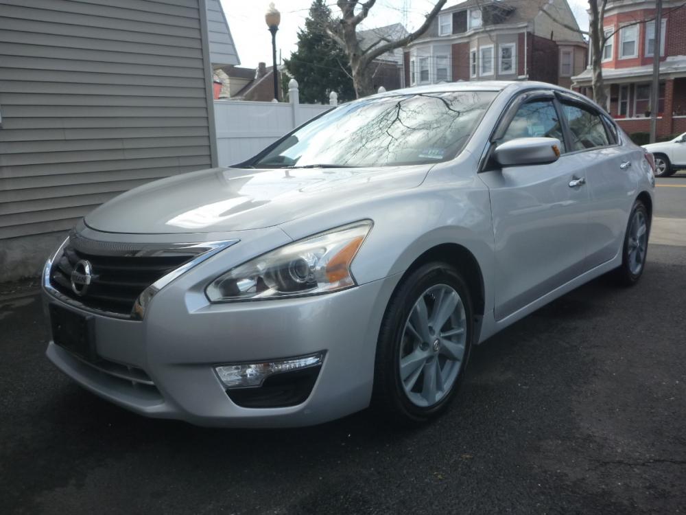 2013 SILVER /BLACK CLOTH Nissan Altima 2.5 S (1N4AL3AP7DN) with an 2.5L L4 DOHC 16V engine, 6-Speed Automatic Overdrive transmission, located at 1018 Brunswick Ave, Trenton, NJ, 08638, (609) 989-0900, 40.240086, -74.748085 - Photo #0