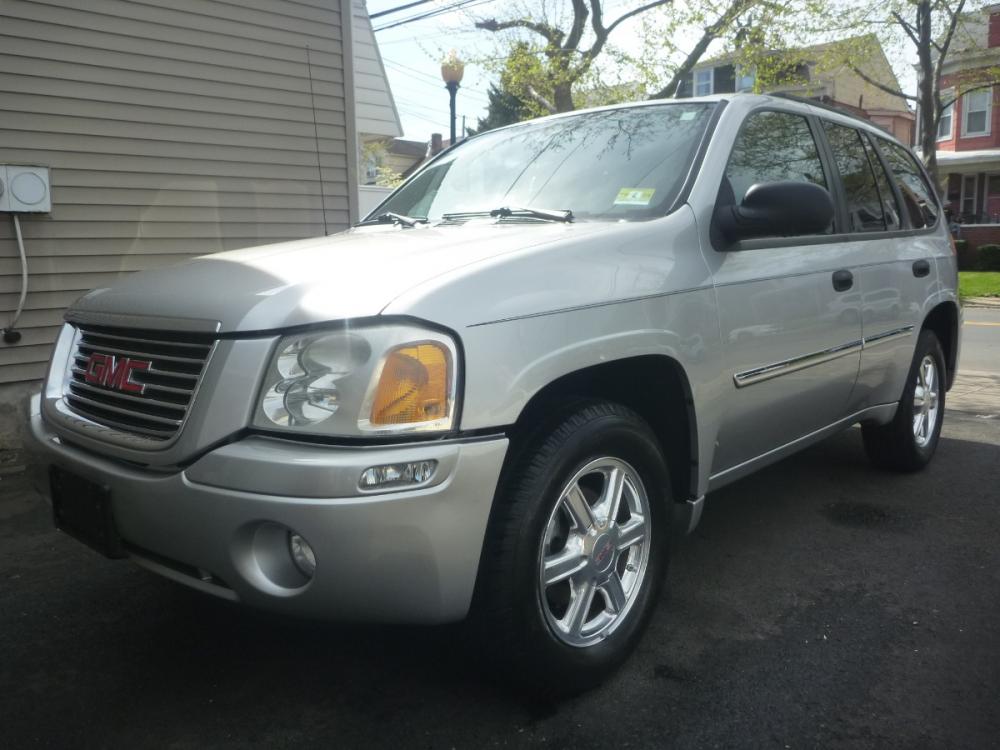 2008 SILVER /GREY CLOTH GMC Envoy SLE-1 2WD (1GKDS13S382) with an 4.2L L6 DOHC 24V engine, 4-Speed Automatic Overdrive transmission, located at 1018 Brunswick Ave, Trenton, NJ, 08638, (609) 989-0900, 40.240086, -74.748085 - Photo #0