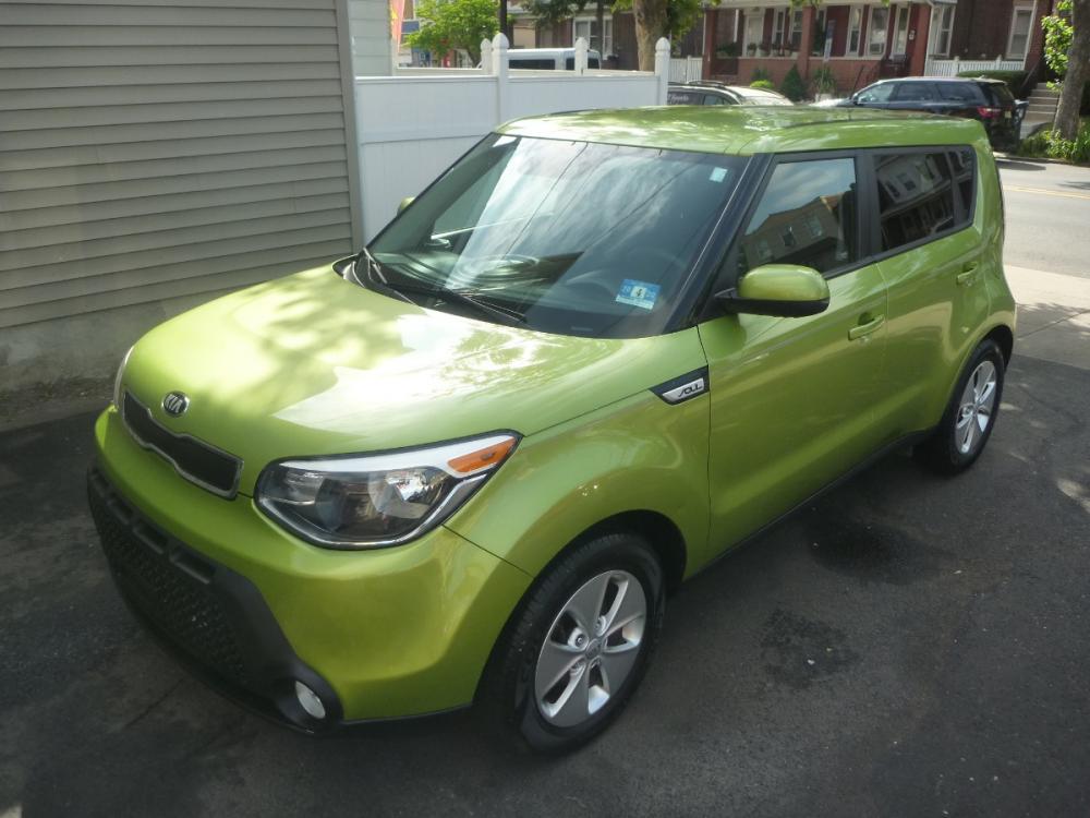 2015 GREEN /BLACK CLOTH Kia Soul Base (KNDJN2A27F7) with an 1.6L L4 DOHC 16V engine, 4-Speed Automatic Overdrive transmission, located at 1018 Brunswick Ave, Trenton, NJ, 08638, (609) 989-0900, 40.240086, -74.748085 - Photo #0