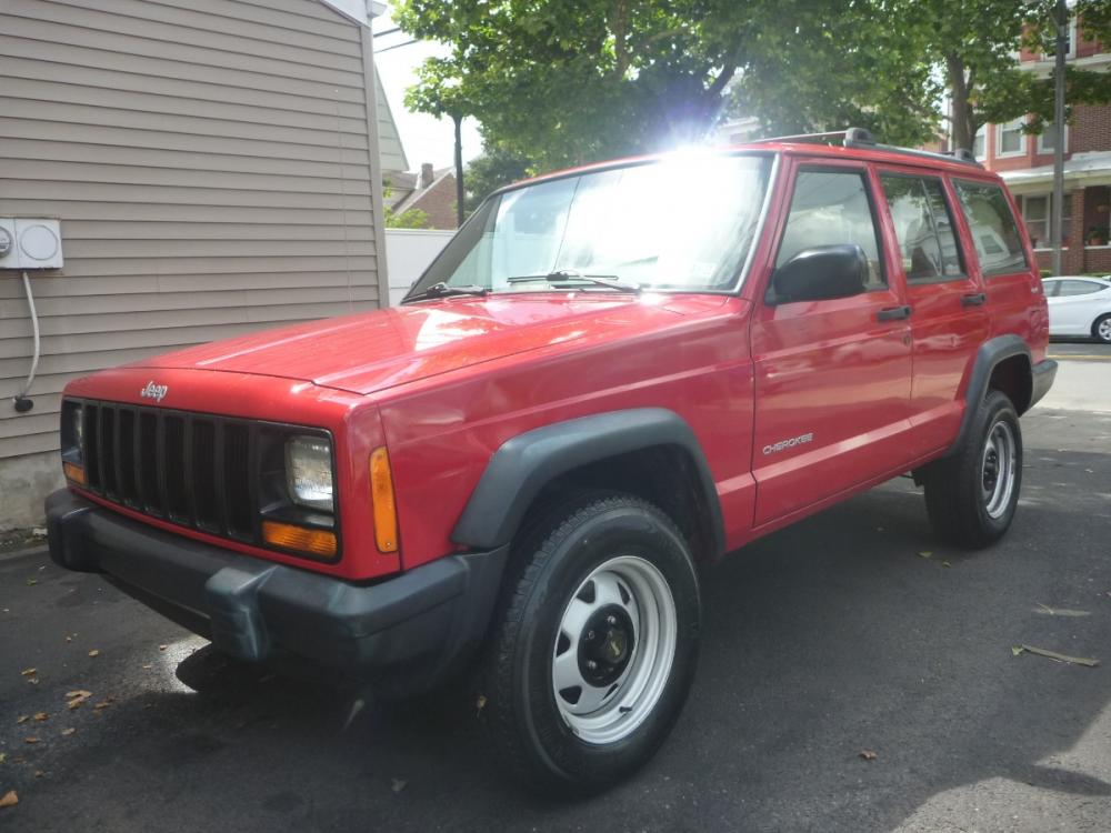 2000 RED /TAN CLOTH Jeep Cherokee SE 4-Door 4WD (1J4FF28S6YL) with an 4.0L L6 OHV 12V engine, 4-Speed Automatic Overdrive transmission, located at 1018 Brunswick Ave, Trenton, NJ, 08638, (609) 989-0900, 40.240086, -74.748085 - Photo #0