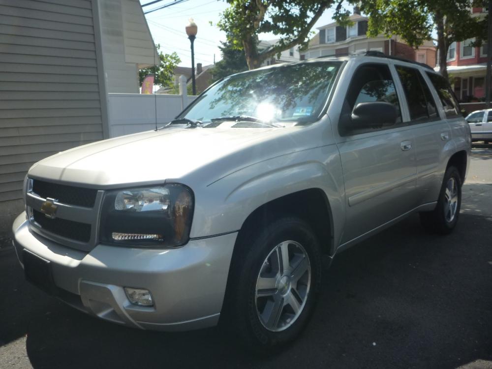 2007 SILVER /BLACK LEATHER Chevrolet TrailBlazer LS1 4WD (1GNDT13S372) with an 4.2L L6 DOHC 24V engine, 4-Speed Automatic Overdrive transmission, located at 1018 Brunswick Ave, Trenton, NJ, 08638, (609) 989-0900, 40.240086, -74.748085 - Photo #0