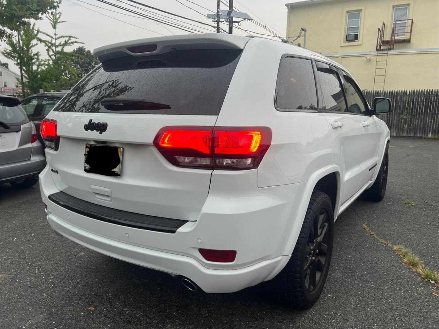 2018 White /BLACK CLOTH Jeep Grand Cherokee Laredo 4WD (1C4RJFAG9JC) with an 3.6L V6 DOHC 24V engine, 8A transmission, located at 1018 Brunswick Ave, Trenton, NJ, 08638, (609) 989-0900, 40.240086, -74.748085 - 2018 JEEP GRAND CHEROKEE LAREDO 4WD IN EXCELLENT CONDITION INSIDE AND OUT WITH 89726 MILES FULLY SERVICED RUNS AND DRIVES PERFECT FINANCING AND EXTENDED SERVICE CONTRACTS AVAILABLE CALL NOW TO COME SEE 609-989-0900 OR TEXT 609-273-5100 - Photo#3