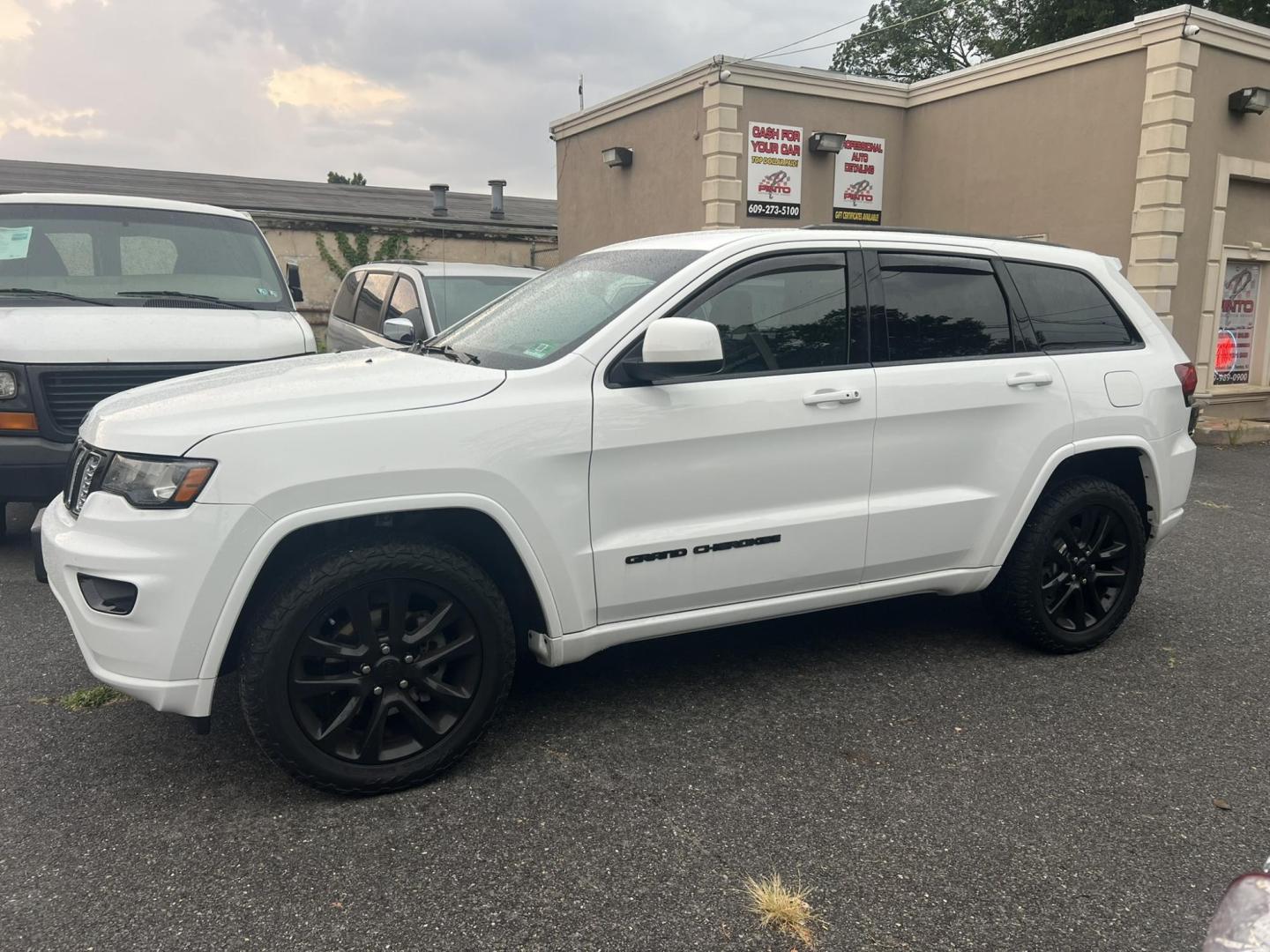 2018 White /BLACK CLOTH Jeep Grand Cherokee Laredo 4WD (1C4RJFAG9JC) with an 3.6L V6 DOHC 24V engine, 8A transmission, located at 1018 Brunswick Ave, Trenton, NJ, 08638, (609) 989-0900, 40.240086, -74.748085 - 2018 JEEP GRAND CHEROKEE LAREDO 4WD IN EXCELLENT CONDITION INSIDE AND OUT WITH 89726 MILES FULLY SERVICED RUNS AND DRIVES PERFECT FINANCING AND EXTENDED SERVICE CONTRACTS AVAILABLE CALL NOW TO COME SEE 609-989-0900 OR TEXT 609-273-5100 - Photo#1