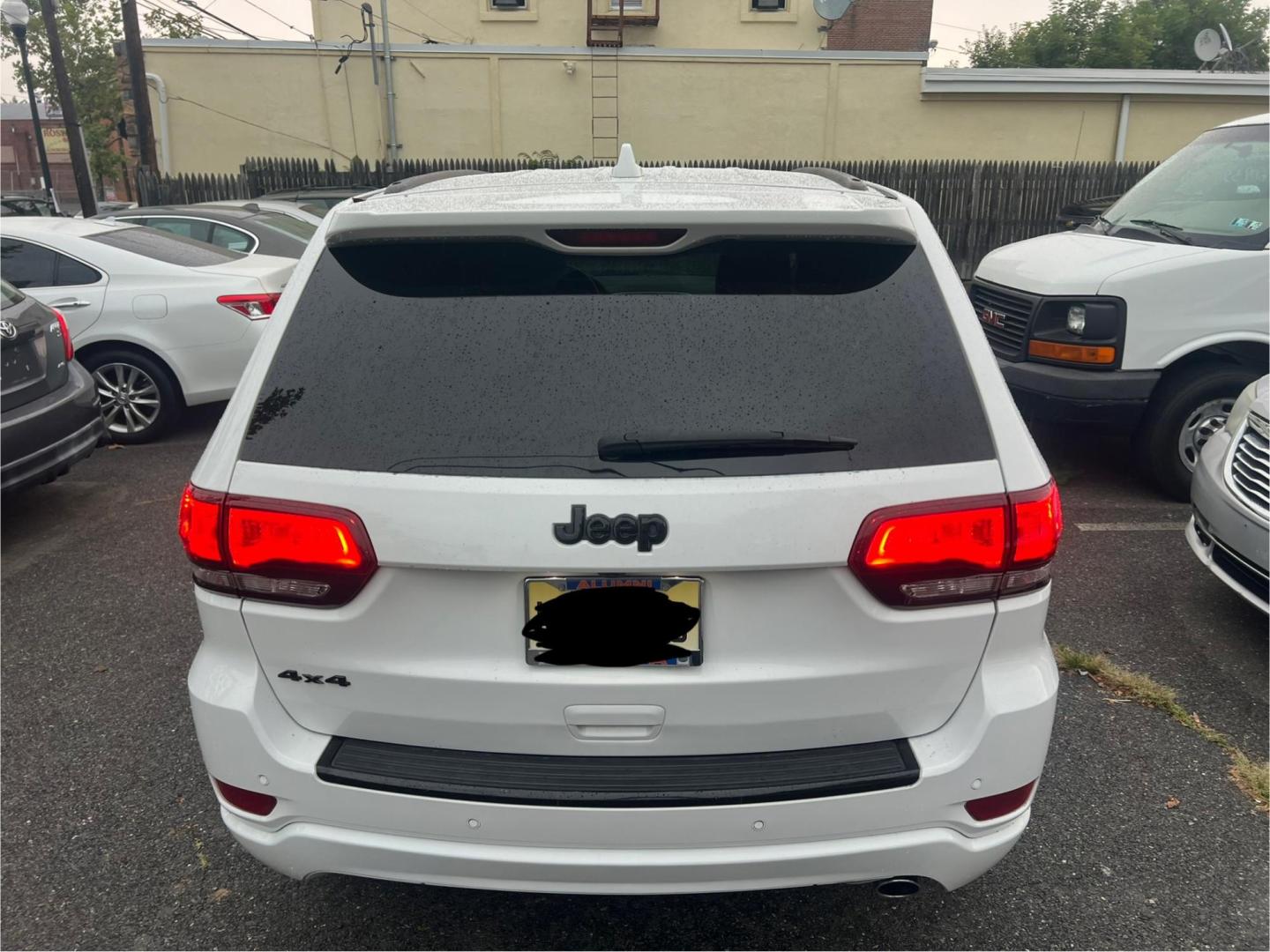 2018 White /BLACK CLOTH Jeep Grand Cherokee Laredo 4WD (1C4RJFAG9JC) with an 3.6L V6 DOHC 24V engine, 8A transmission, located at 1018 Brunswick Ave, Trenton, NJ, 08638, (609) 989-0900, 40.240086, -74.748085 - 2018 JEEP GRAND CHEROKEE LAREDO 4WD IN EXCELLENT CONDITION INSIDE AND OUT WITH 89726 MILES FULLY SERVICED RUNS AND DRIVES PERFECT FINANCING AND EXTENDED SERVICE CONTRACTS AVAILABLE CALL NOW TO COME SEE 609-989-0900 OR TEXT 609-273-5100 - Photo#4
