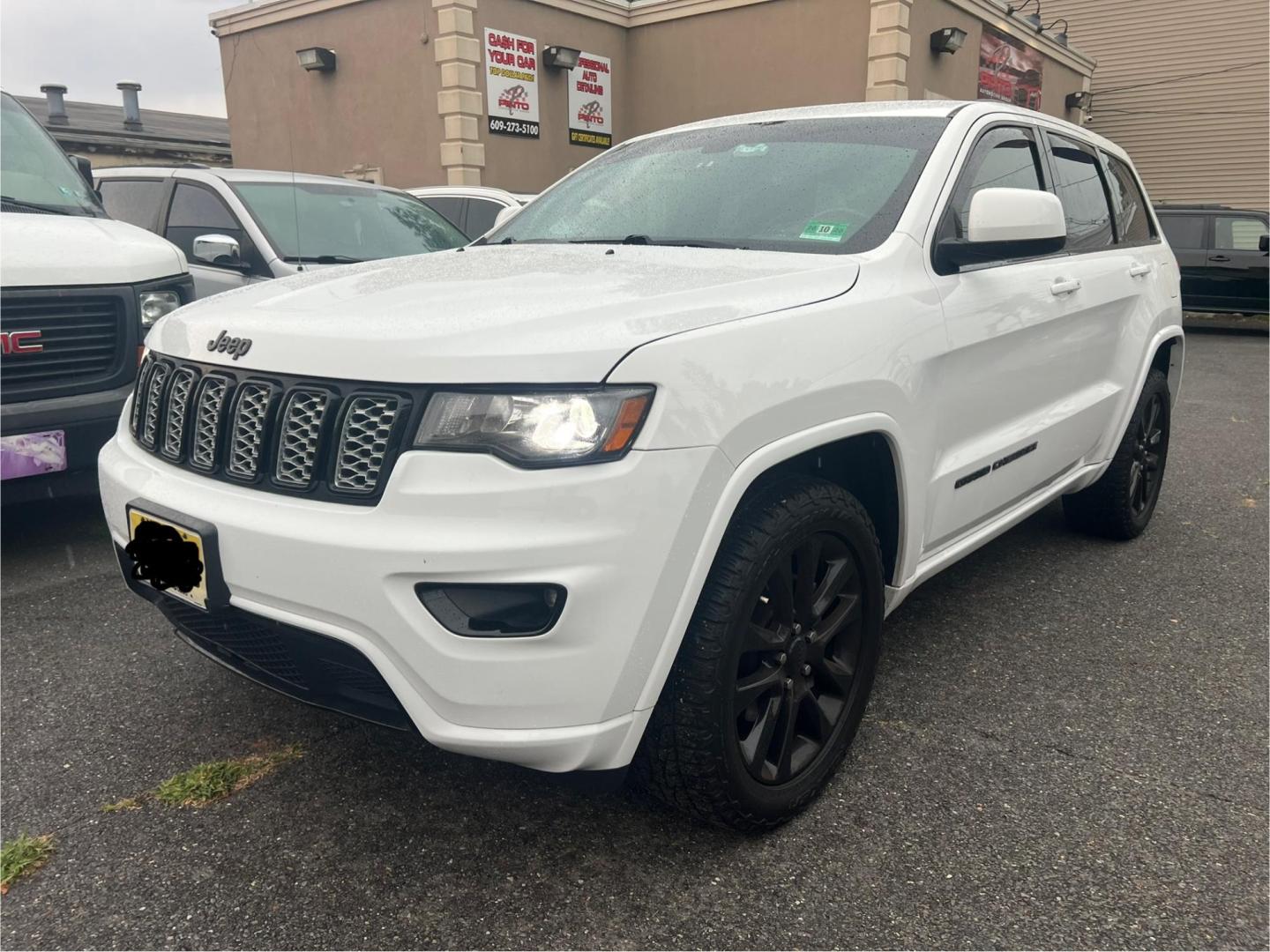 2018 White /BLACK CLOTH Jeep Grand Cherokee Laredo 4WD (1C4RJFAG9JC) with an 3.6L V6 DOHC 24V engine, 8A transmission, located at 1018 Brunswick Ave, Trenton, NJ, 08638, (609) 989-0900, 40.240086, -74.748085 - 2018 JEEP GRAND CHEROKEE LAREDO 4WD IN EXCELLENT CONDITION INSIDE AND OUT WITH 89726 MILES FULLY SERVICED RUNS AND DRIVES PERFECT FINANCING AND EXTENDED SERVICE CONTRACTS AVAILABLE CALL NOW TO COME SEE 609-989-0900 OR TEXT 609-273-5100 - Photo#2