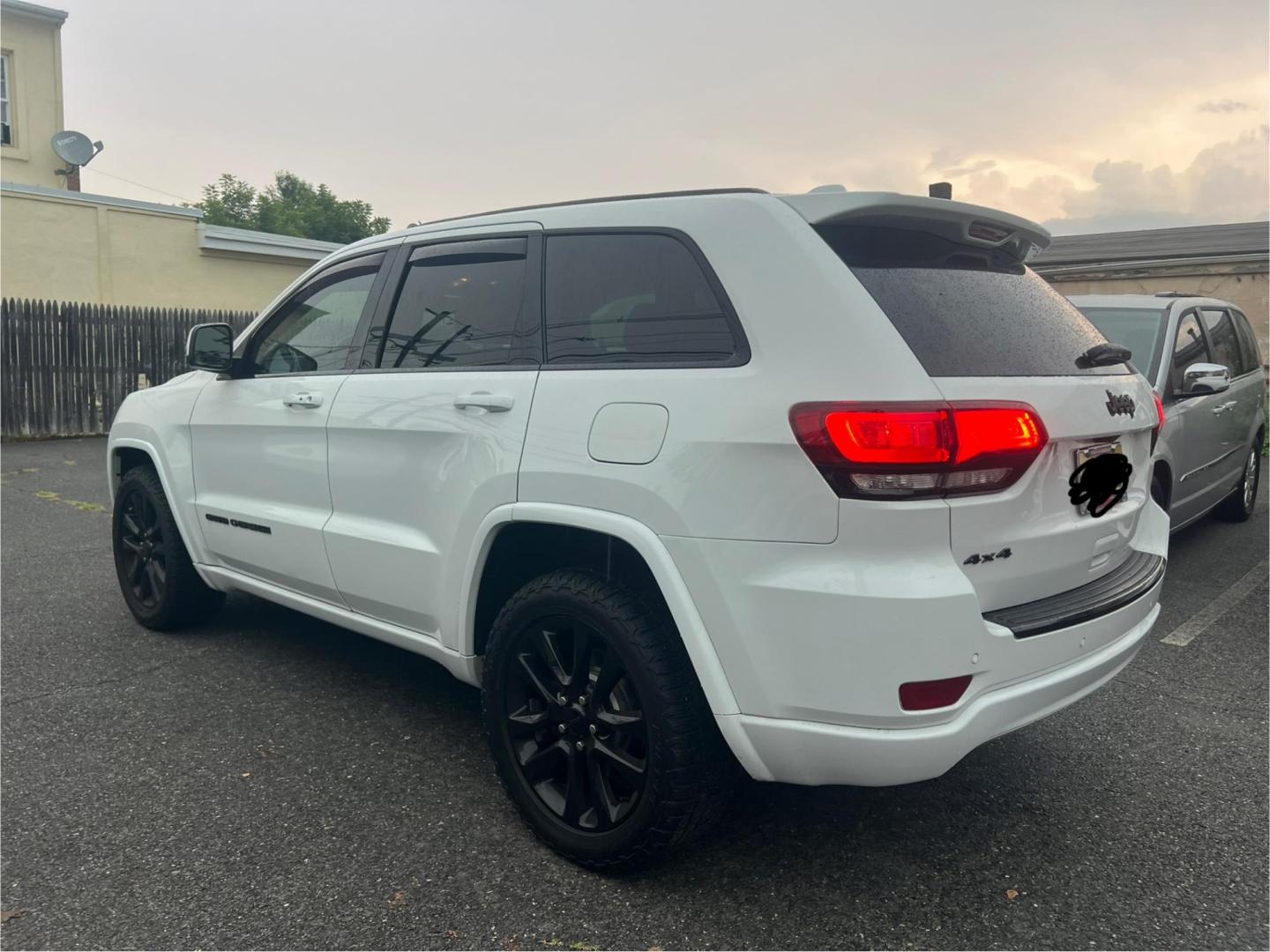 2018 White /BLACK CLOTH Jeep Grand Cherokee Laredo 4WD (1C4RJFAG9JC) with an 3.6L V6 DOHC 24V engine, 8A transmission, located at 1018 Brunswick Ave, Trenton, NJ, 08638, (609) 989-0900, 40.240086, -74.748085 - 2018 JEEP GRAND CHEROKEE LAREDO 4WD IN EXCELLENT CONDITION INSIDE AND OUT WITH 89726 MILES FULLY SERVICED RUNS AND DRIVES PERFECT FINANCING AND EXTENDED SERVICE CONTRACTS AVAILABLE CALL NOW TO COME SEE 609-989-0900 OR TEXT 609-273-5100 - Photo#5