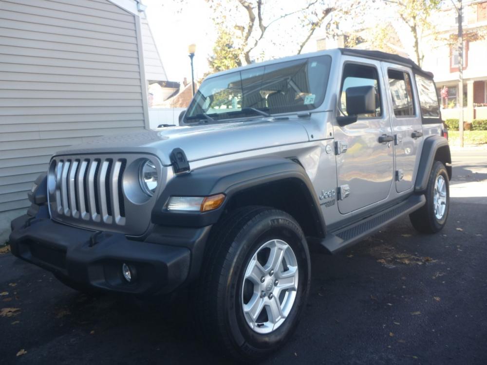 2018 GRAY /BLACK CLOTH Jeep Wrangler JK Unlimited Sport (1C4HJXDG5JW) with an 3.6L V6 DOHC 24V FFV engine, 6A transmission, located at 1018 Brunswick Ave, Trenton, NJ, 08638, (609) 989-0900, 40.240086, -74.748085 - 2018 JEEP WRANGLER JK UNLIMITED SPORT WITH ONLY 30592 MILES IN EXCELLENT CONDITION INSIDE AND OUT FULLY SERVICED RUNS AND DRIVES GREAT FINANCING AND EXTENDED SERVICE CONTRACTS AVAILABLE CALL NOW TO COME SEE 609-989-0900 OR TEXT 609-273-5100 - Photo #0