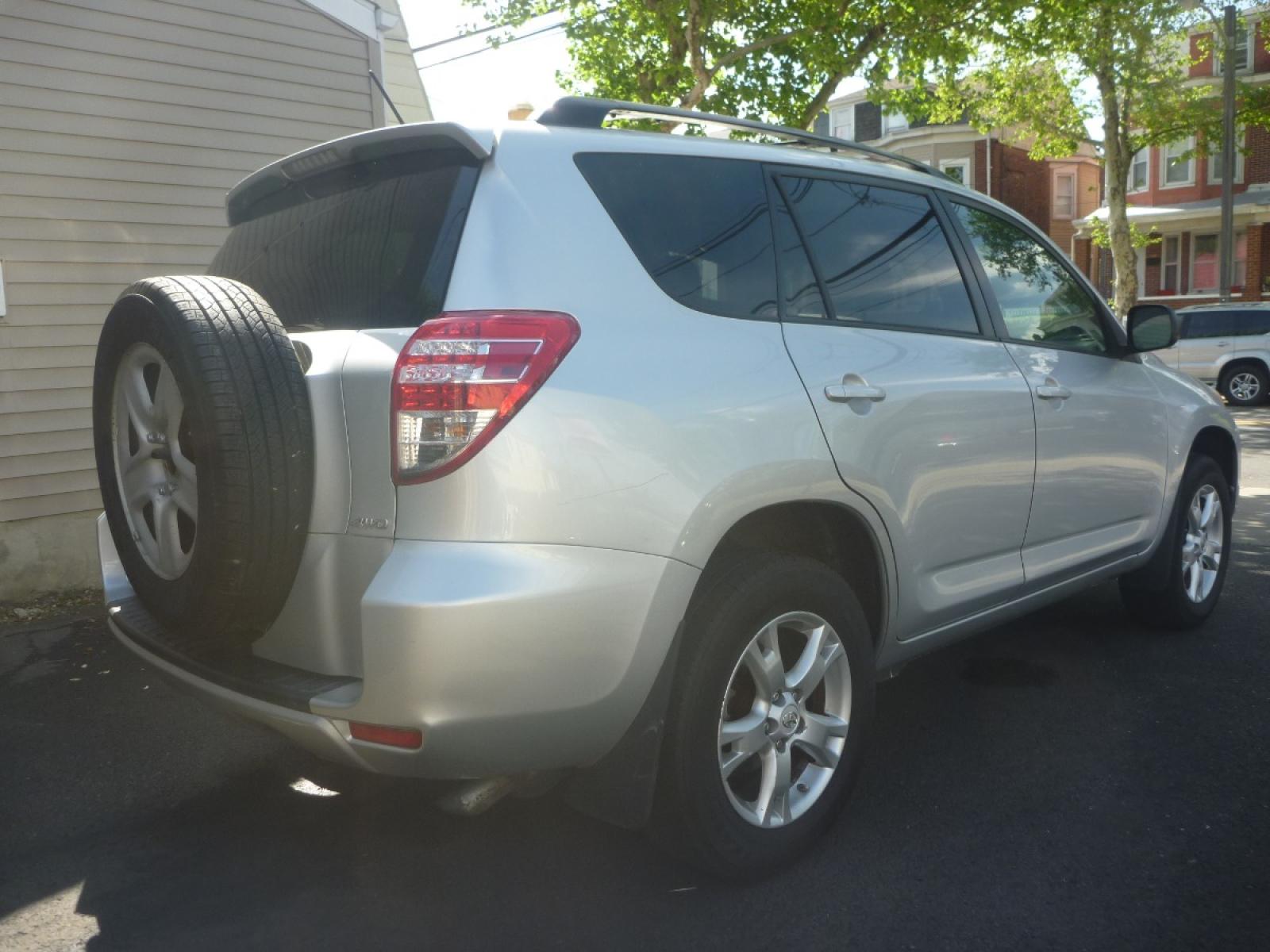 2011 SILVER /GREY CLOTH Toyota RAV4 Base I4 4WD (2T3BF4DV4BW) with an 2.4L L4 DOHC 16V engine, 4-Speed Automatic transmission, located at 1018 Brunswick Ave, Trenton, NJ, 08638, (609) 989-0900, 40.240086, -74.748085 - 2011 TOYOTA RAV 4 4WD WITH 134824 MILES IN GREAT CONDITION INSIDE AND OUT SERVICED UP RUNS AND DRIVES GREAT FINANCING AND EXTENDED SERVICE CONTRACTS AVAILABLE CALL NOW TO COME SEE 609-989-0900 OR TEXT 609-273-5100 - Photo #3