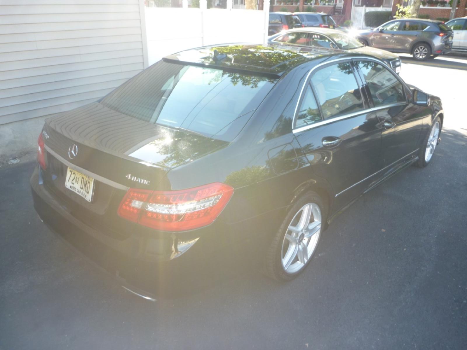 2011 BLACK /TAN/BLACK LEATHER Mercedes-Benz E-Class E550 Sedan 4MATIC (WDDHF9AB2BA) with an 5.5L V8 DOHC 32V engine, 7-Speed Automatic transmission, located at 1018 Brunswick Ave, Trenton, NJ, 08638, (609) 989-0900, 40.240086, -74.748085 - 2011 MERCEDES E550 4MATIC LUXURY MODEL WITH ONLY 80K MILES IN EXCELLENT CONDITION INSIDE AND OUT RUNS AND DRIVES GREAT SERVICED UP FINANCING AND EXTENDED SERVICE CONTRACTS AVAILABLE CALL NOW TO COME SEE 609-989-0900 - Photo #5