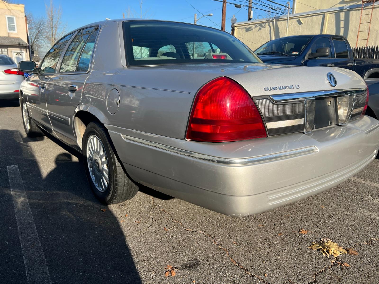 2008 SILVER /Gray Leather Mercury Grand Marquis LS (2MEFM75V38X) with an 4.6L V8 OHC FFV engine, 4-Speed Automatic Overdrive transmission, located at 1018 Brunswick Ave, Trenton, NJ, 08638, (609) 989-0900, 40.240086, -74.748085 - WOW! This might be the cleanest, nicest and most comfortable Grand Marquis out there in this region! Fully loaded and completely serviced, ready for the next owner that appreciates the Crown Victoria and Grand Marquis vehicles. This is a car ready for a cross country drive into the New Year!! Call A - Photo #3