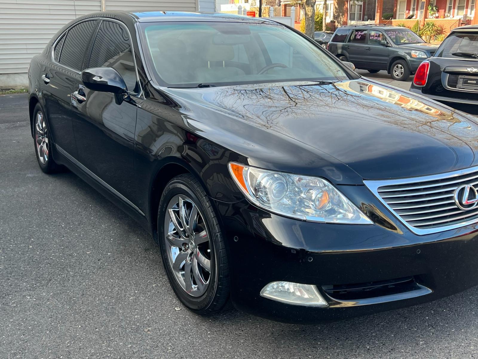 2008 BLACK /TAN LEATHER Lexus LS 460 Luxury Sedan (JTHBL46F185) with an 4.6L V8 DOHC 32V engine, 8-Speed Automatic Overdrive transmission, located at 1018 Brunswick Ave, Trenton, NJ, 08638, (609) 989-0900, 40.240086, -74.748085 - Well look at this amazing Black Beauty! All highway miles and runs and drives like the day it rolled off the lot in 2008! A must see and drive ASAP! Just serviced and Black exterior with beautiful ivory cream interior!! This Lexus will not last long at all with this incredible price! - Photo #3