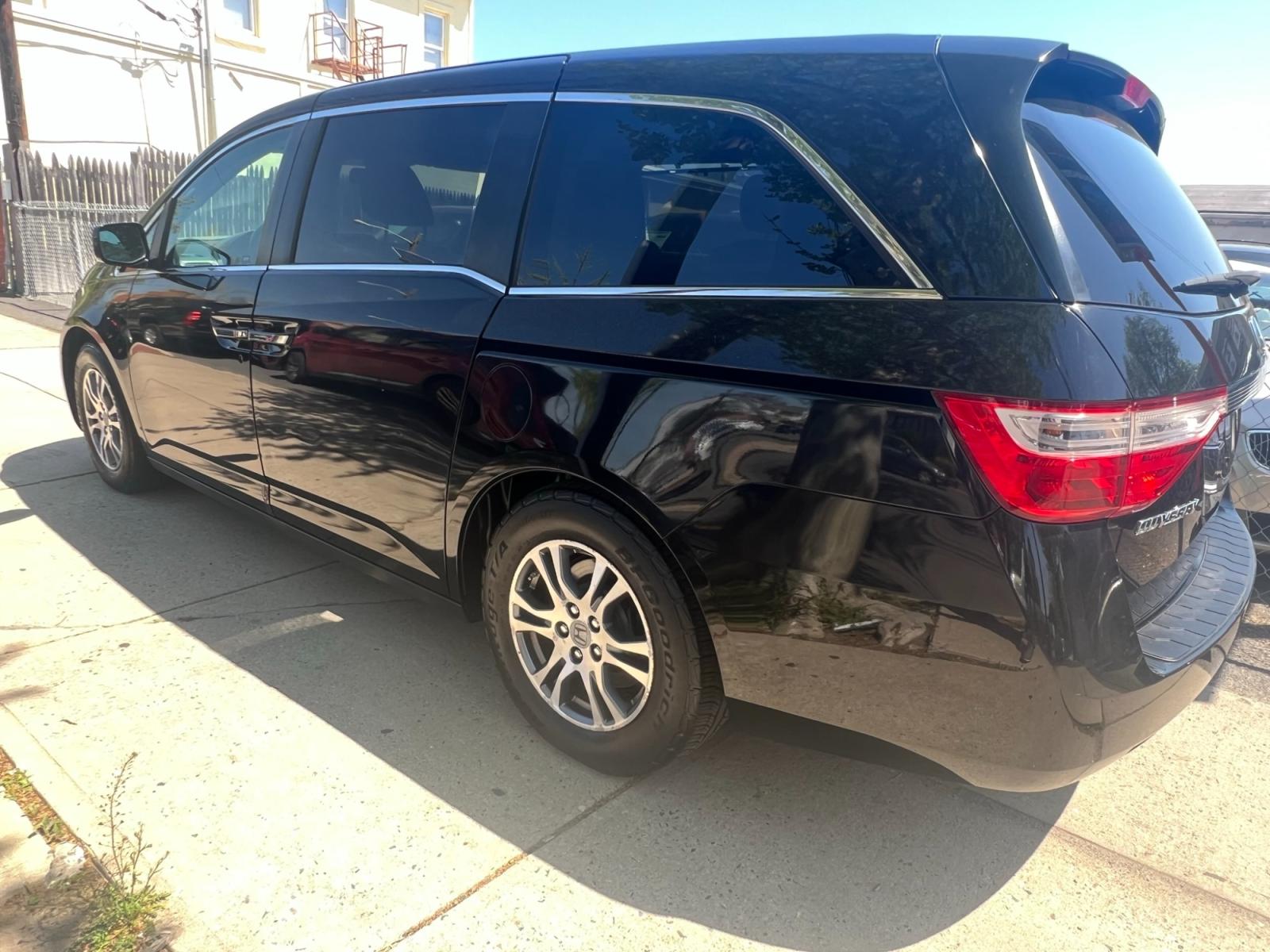 2013 BLACK /grey leather Honda Odyssey EX-L (5FNRL5H64DB) with an 3.5L V6 SOHC 24V engine, 5-Speed Automatic transmission, located at 1018 Brunswick Ave, Trenton, NJ, 08638, (609) 989-0900, 40.240086, -74.748085 - Here is a real nice Honda Odyssey. Fully serviced and ready for the next family roadtrip! Call Anthony to set up a time to see it ASAP! 609-273-5100 - Photo #3