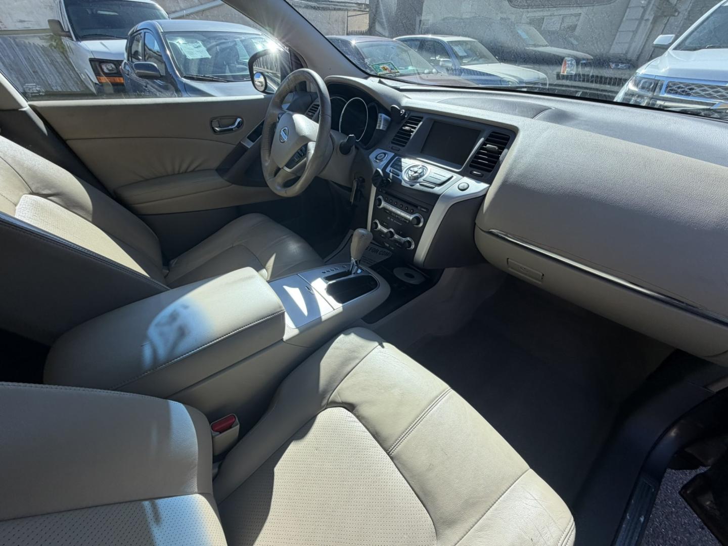 2010 Beige /Tan Leather Nissan Murano LE AWD (JN8AZ1MW1AW) with an 3.5L V6 DOHC 24V engine, CVT transmission, located at 1018 Brunswick Ave, Trenton, NJ, 08638, (609) 989-0900, 40.240086, -74.748085- Photo#24