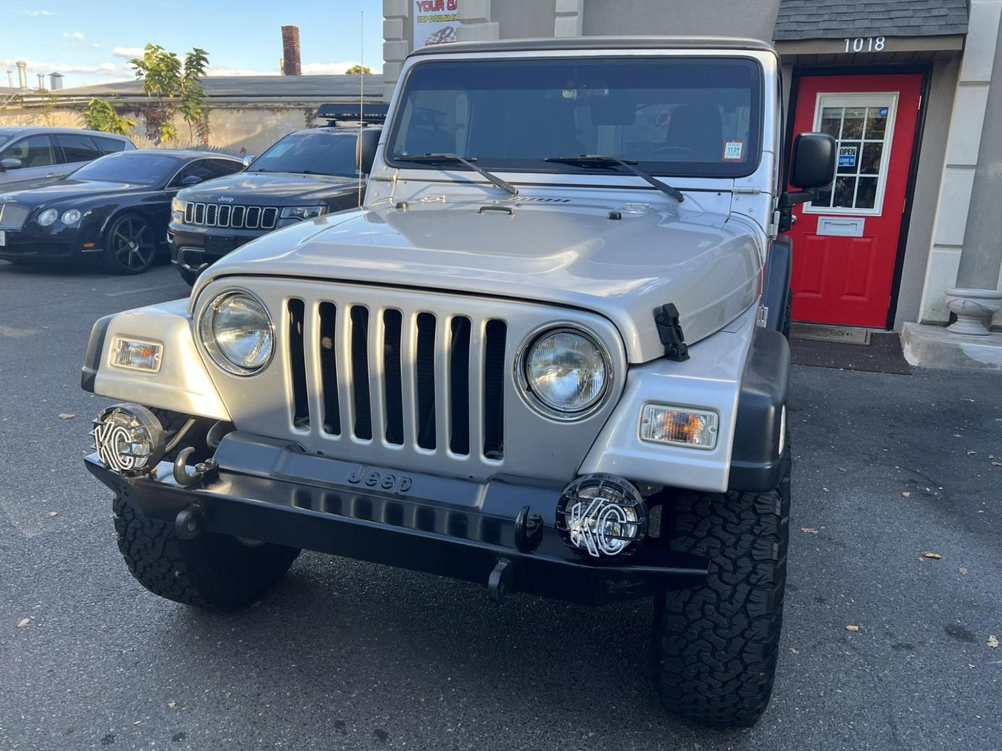 2005 SILVER /Gray Jeep Wrangler Unlimited (1J4FA44S25P) with an 4.0L L6 OHV 12V engine, located at 1018 Brunswick Ave, Trenton, NJ, 08638, (609) 989-0900, 40.240086, -74.748085 - Rare LJ model! Super Clean Automatic Unlimited Jeep Wrangler! Just serviced and ready to go 100% A must see to believe how nice this 1 owner gem is, both soft and hard top available! Call Anthony to set up an appointment to see this beauty!! 609-273-5100 - Photo#1
