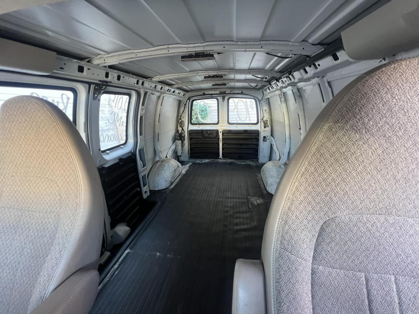 2015 White GMC Savana G2500 Cargo (1GTW7FCF2F1) with an 4.8L V8 FFV engine, 6-Speed Automatic transmission, located at 1018 Brunswick Ave, Trenton, NJ, 08638, (609) 989-0900, 40.240086, -74.748085 - Photo#11