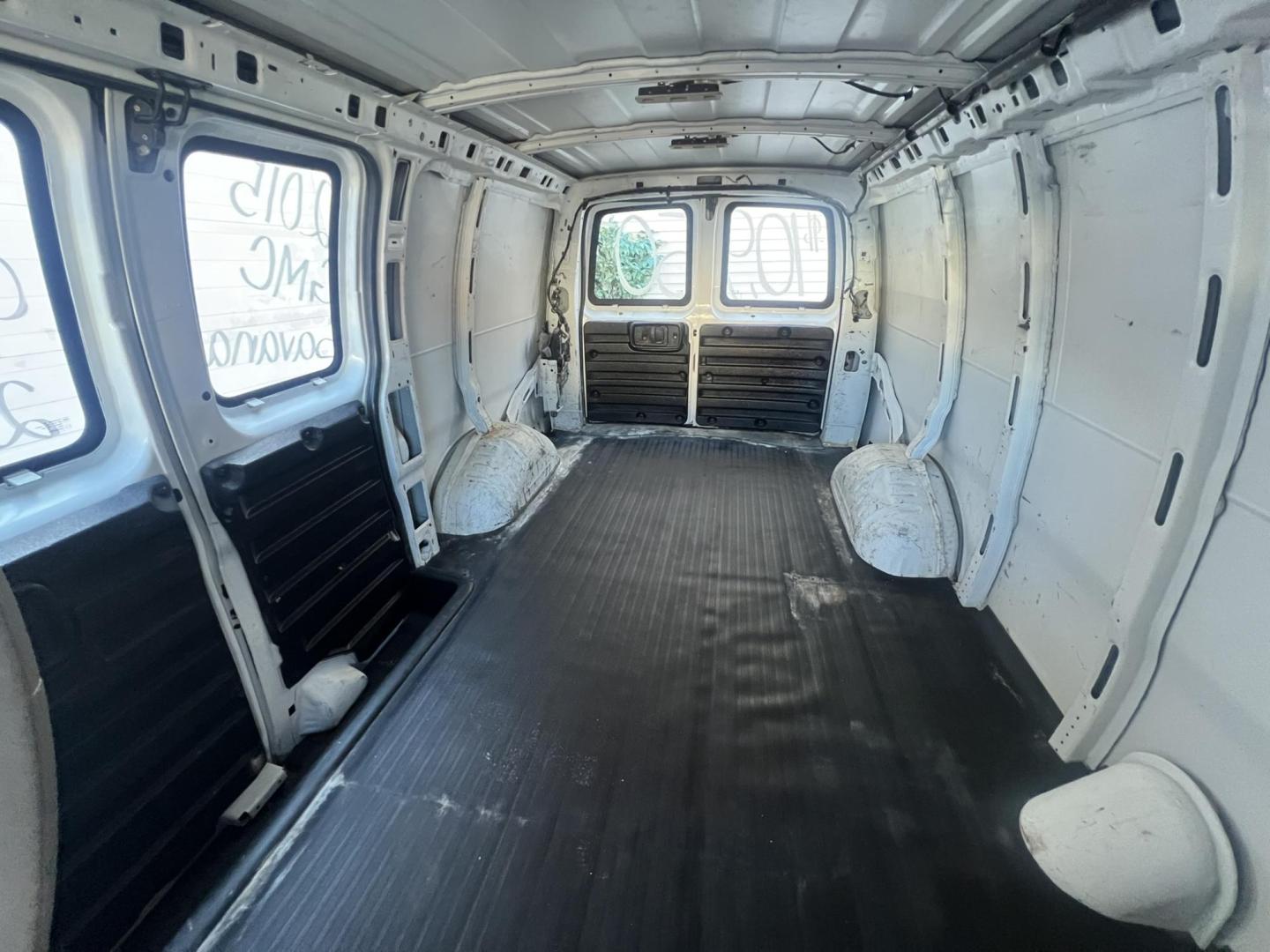 2015 White GMC Savana G2500 Cargo (1GTW7FCF2F1) with an 4.8L V8 FFV engine, 6-Speed Automatic transmission, located at 1018 Brunswick Ave, Trenton, NJ, 08638, (609) 989-0900, 40.240086, -74.748085 - Photo#12