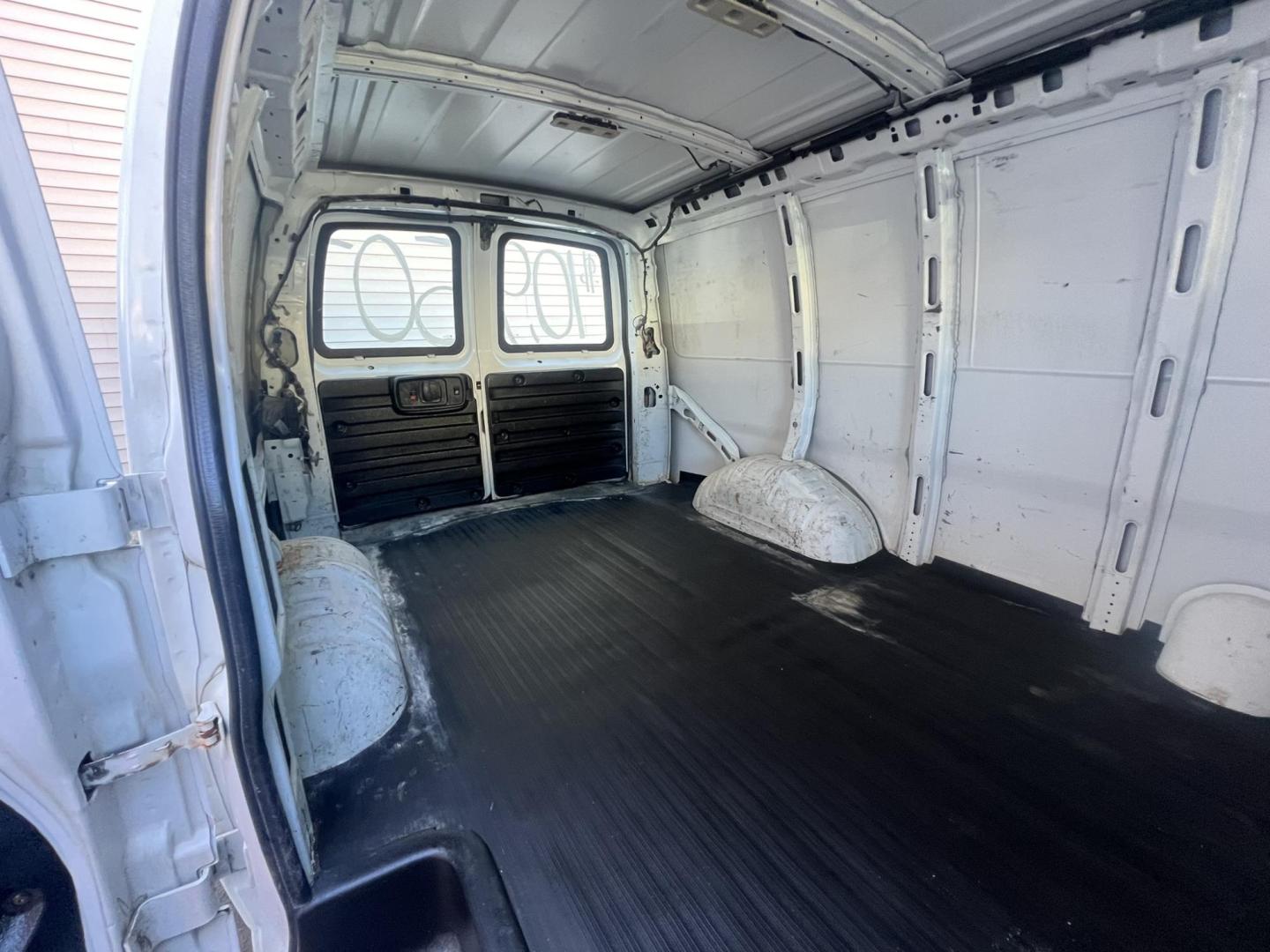 2015 White GMC Savana G2500 Cargo (1GTW7FCF2F1) with an 4.8L V8 FFV engine, 6-Speed Automatic transmission, located at 1018 Brunswick Ave, Trenton, NJ, 08638, (609) 989-0900, 40.240086, -74.748085 - Photo#20