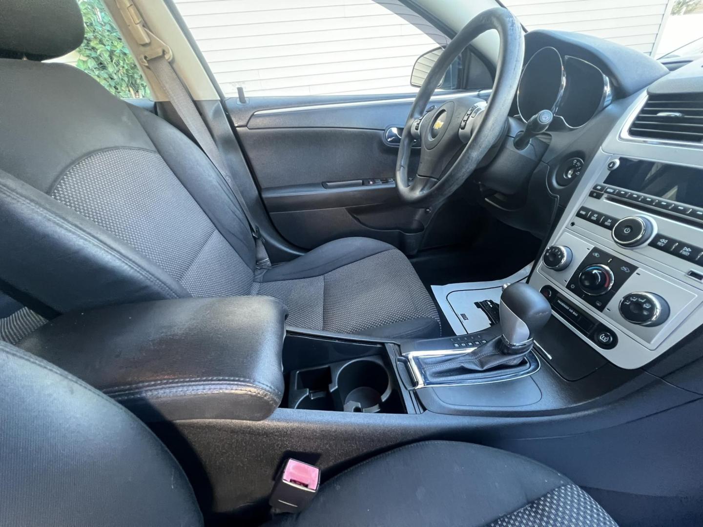 2010 BLACK /Gray Chevrolet Malibu 1LT (1G1ZC5EBXAF) with an 2.4L L4 DOHC 16V engine, 6-Speed Automatic transmission, located at 1018 Brunswick Ave, Trenton, NJ, 08638, (609) 989-0900, 40.240086, -74.748085 - Photo#11