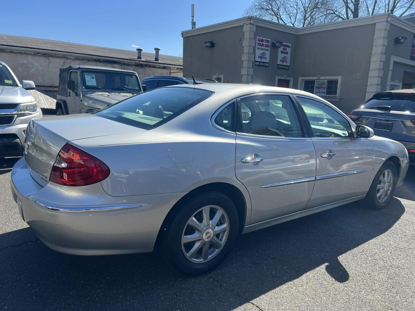 2008 SILVER /Tan Leather Buick LaCrosse CXL (2G4WD582681) with an 3.8L V6 OHV 12V engine, 4-Speed Automatic Overdrive transmission, located at 1018 Brunswick Ave, Trenton, NJ, 08638, (609) 989-0900, 40.240086, -74.748085 - Photo#5