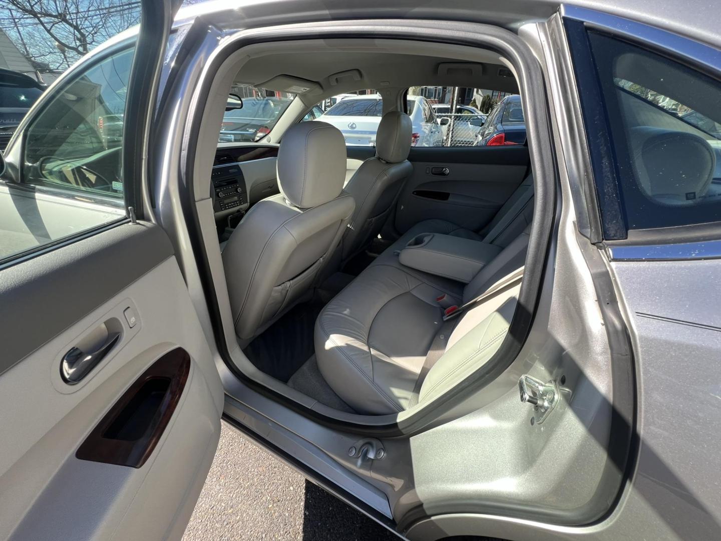 2008 SILVER /Tan Leather Buick LaCrosse CXL (2G4WD582681) with an 3.8L V6 OHV 12V engine, 4-Speed Automatic Overdrive transmission, located at 1018 Brunswick Ave, Trenton, NJ, 08638, (609) 989-0900, 40.240086, -74.748085 - Photo#13