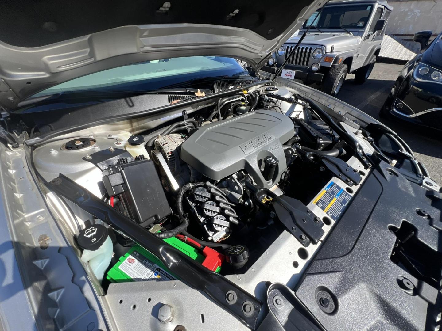 2008 SILVER /Tan Leather Buick LaCrosse CXL (2G4WD582681) with an 3.8L V6 OHV 12V engine, 4-Speed Automatic Overdrive transmission, located at 1018 Brunswick Ave, Trenton, NJ, 08638, (609) 989-0900, 40.240086, -74.748085 - Photo#18