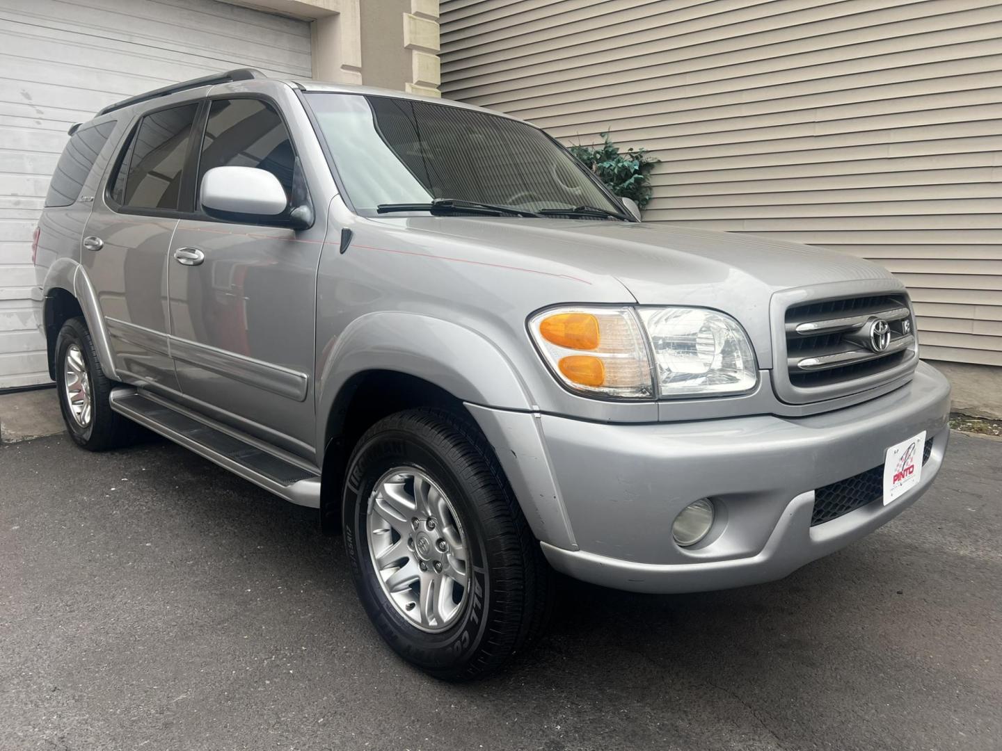 2004 GRAY /Gray Leather Toyota Sequoia Limited 4WD (5TDBT48A74S) with an 4.7L V8 DOHC 32V engine, 4-Speed Automatic Overdrive transmission, located at 1018 Brunswick Ave, Trenton, NJ, 08638, (609) 989-0900, 40.240086, -74.748085 - Photo#0