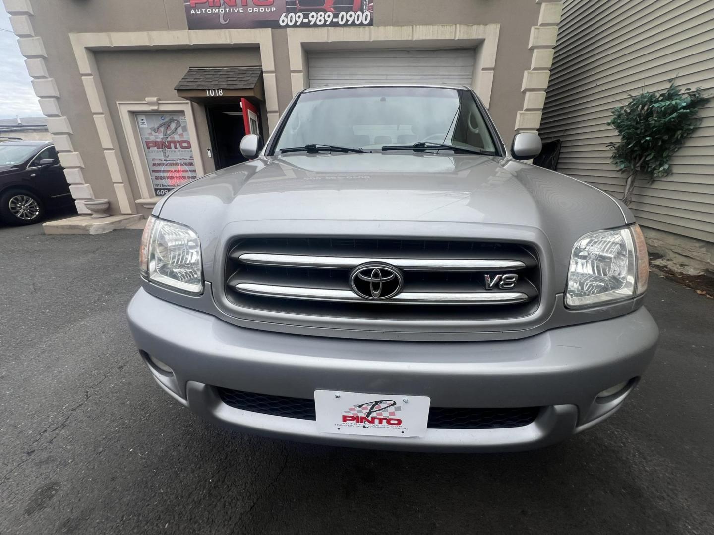 2004 GRAY /Gray Leather Toyota Sequoia Limited 4WD (5TDBT48A74S) with an 4.7L V8 DOHC 32V engine, 4-Speed Automatic Overdrive transmission, located at 1018 Brunswick Ave, Trenton, NJ, 08638, (609) 989-0900, 40.240086, -74.748085 - Photo#7