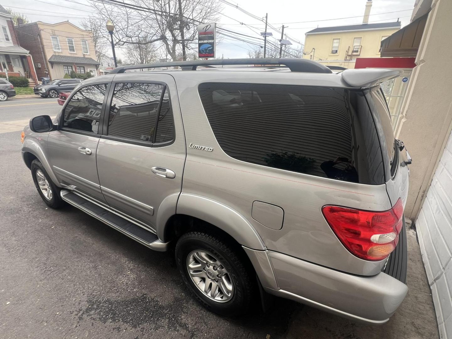 2004 GRAY /Gray Leather Toyota Sequoia Limited 4WD (5TDBT48A74S) with an 4.7L V8 DOHC 32V engine, 4-Speed Automatic Overdrive transmission, located at 1018 Brunswick Ave, Trenton, NJ, 08638, (609) 989-0900, 40.240086, -74.748085 - Photo#8