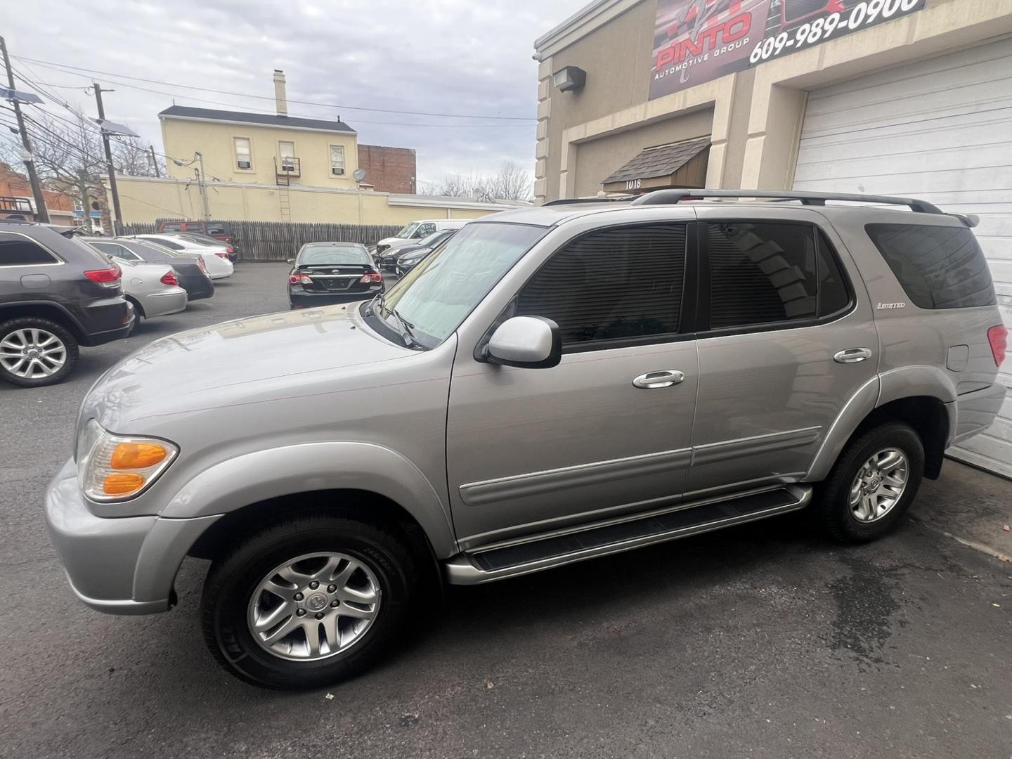 2004 GRAY /Gray Leather Toyota Sequoia Limited 4WD (5TDBT48A74S) with an 4.7L V8 DOHC 32V engine, 4-Speed Automatic Overdrive transmission, located at 1018 Brunswick Ave, Trenton, NJ, 08638, (609) 989-0900, 40.240086, -74.748085 - Photo#3