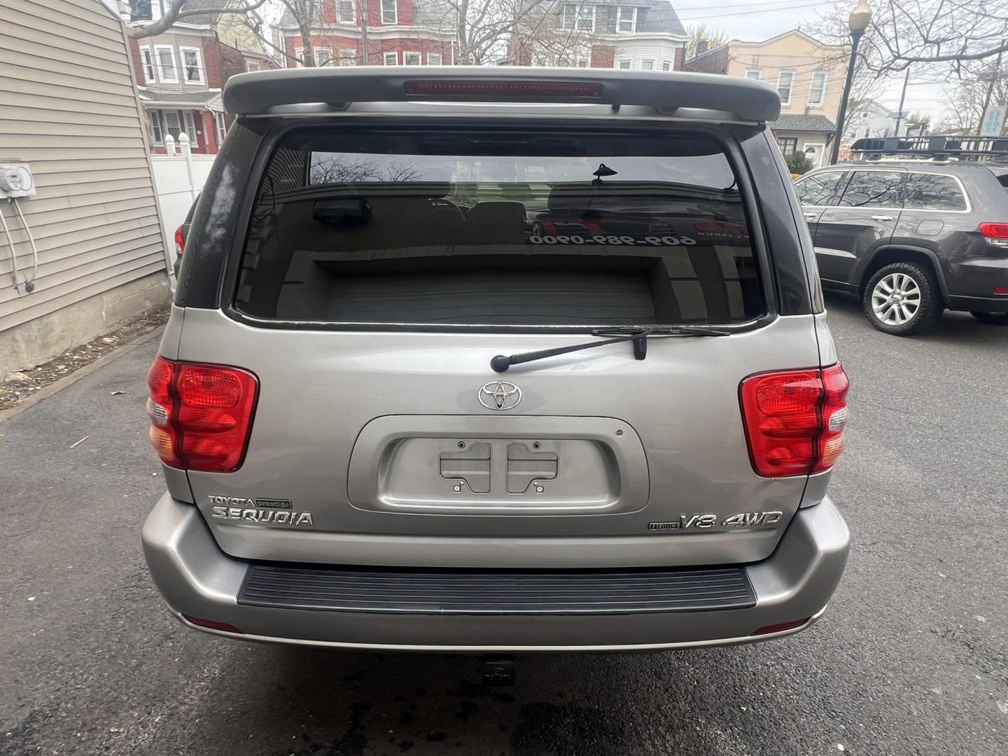 2004 GRAY /Gray Leather Toyota Sequoia Limited 4WD (5TDBT48A74S) with an 4.7L V8 DOHC 32V engine, 4-Speed Automatic Overdrive transmission, located at 1018 Brunswick Ave, Trenton, NJ, 08638, (609) 989-0900, 40.240086, -74.748085 - Photo#11