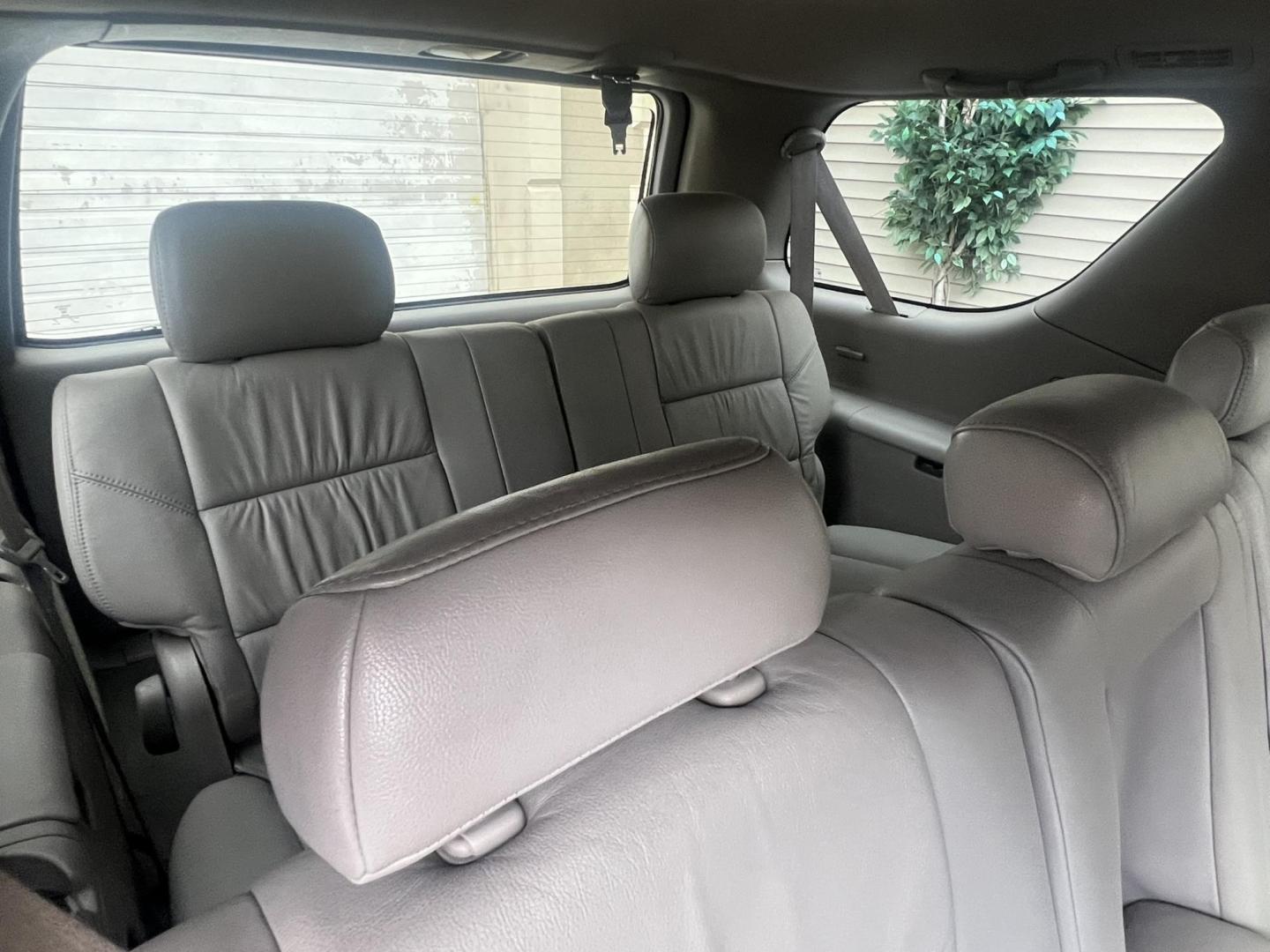 2004 GRAY /Gray Leather Toyota Sequoia Limited 4WD (5TDBT48A74S) with an 4.7L V8 DOHC 32V engine, 4-Speed Automatic Overdrive transmission, located at 1018 Brunswick Ave, Trenton, NJ, 08638, (609) 989-0900, 40.240086, -74.748085 - Photo#16