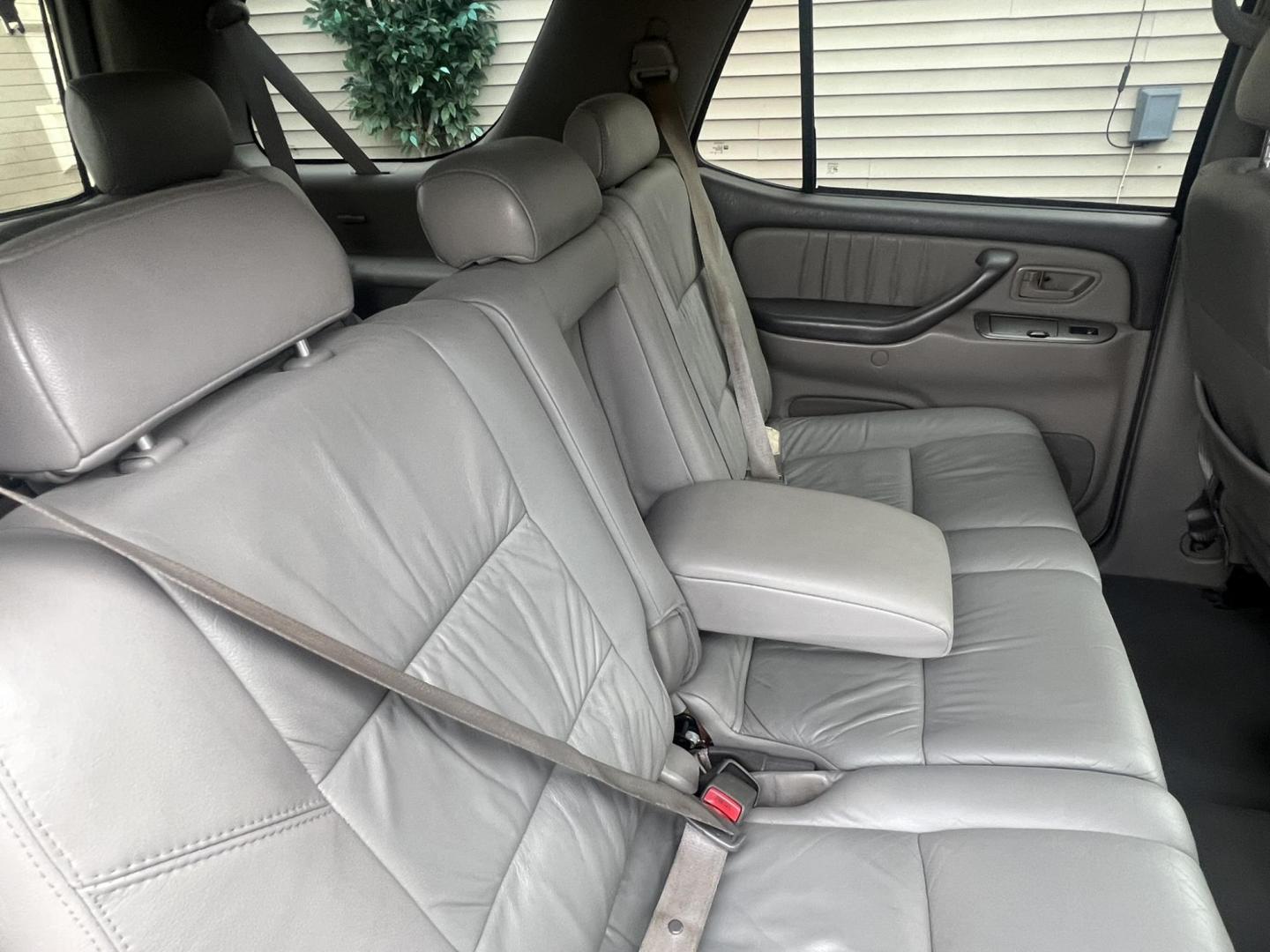 2004 GRAY /Gray Leather Toyota Sequoia Limited 4WD (5TDBT48A74S) with an 4.7L V8 DOHC 32V engine, 4-Speed Automatic Overdrive transmission, located at 1018 Brunswick Ave, Trenton, NJ, 08638, (609) 989-0900, 40.240086, -74.748085 - Photo#17