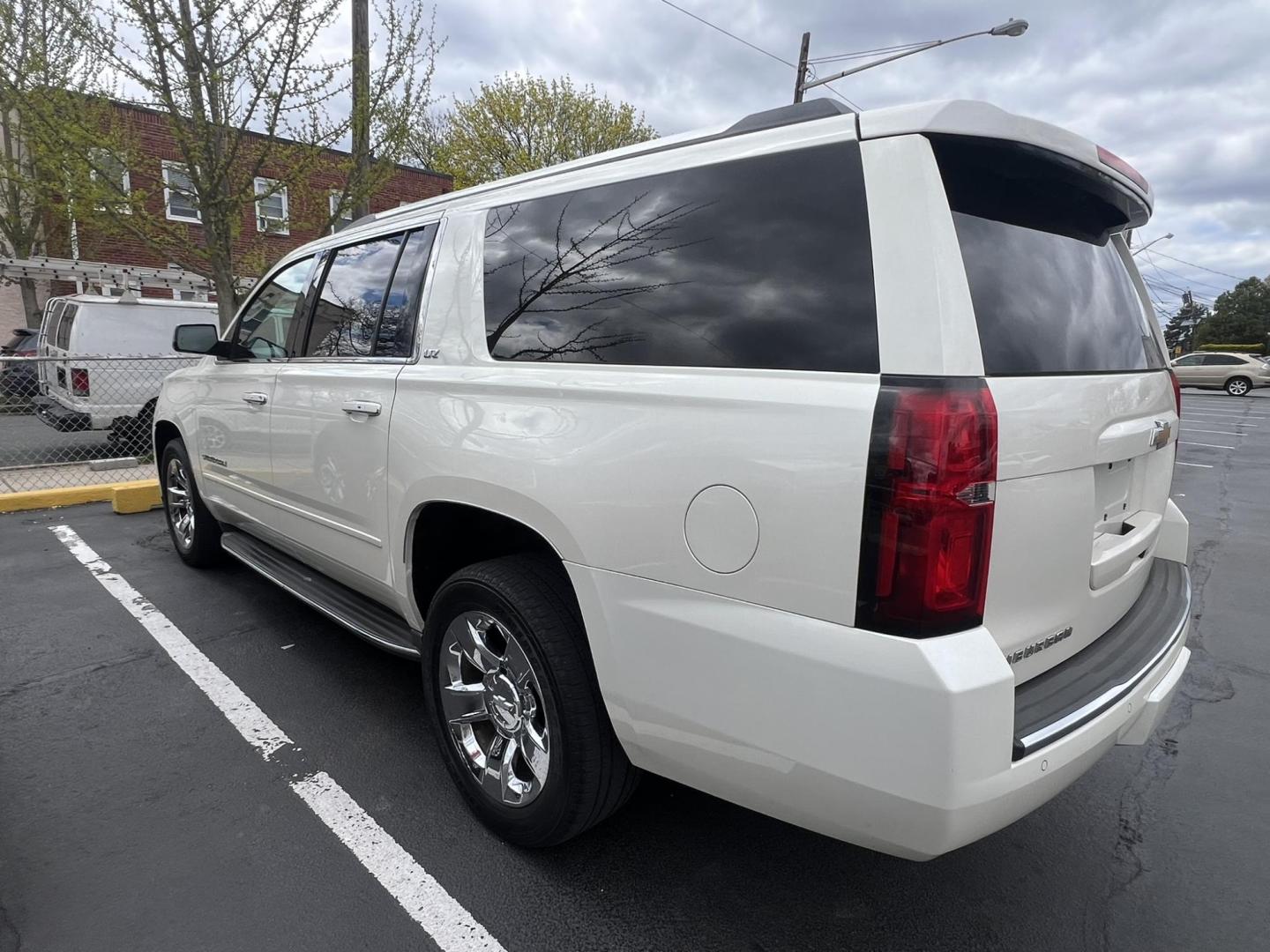 2015 White /Burgundy Chevrolet Suburban LTZ 1500 4WD (1GNSKKKCXFR) with an 5.3L V8 OHV 16V engine, 6-Speed Automatic transmission, located at 1018 Brunswick Ave, Trenton, NJ, 08638, (609) 989-0900, 40.240086, -74.748085 - Photo#6