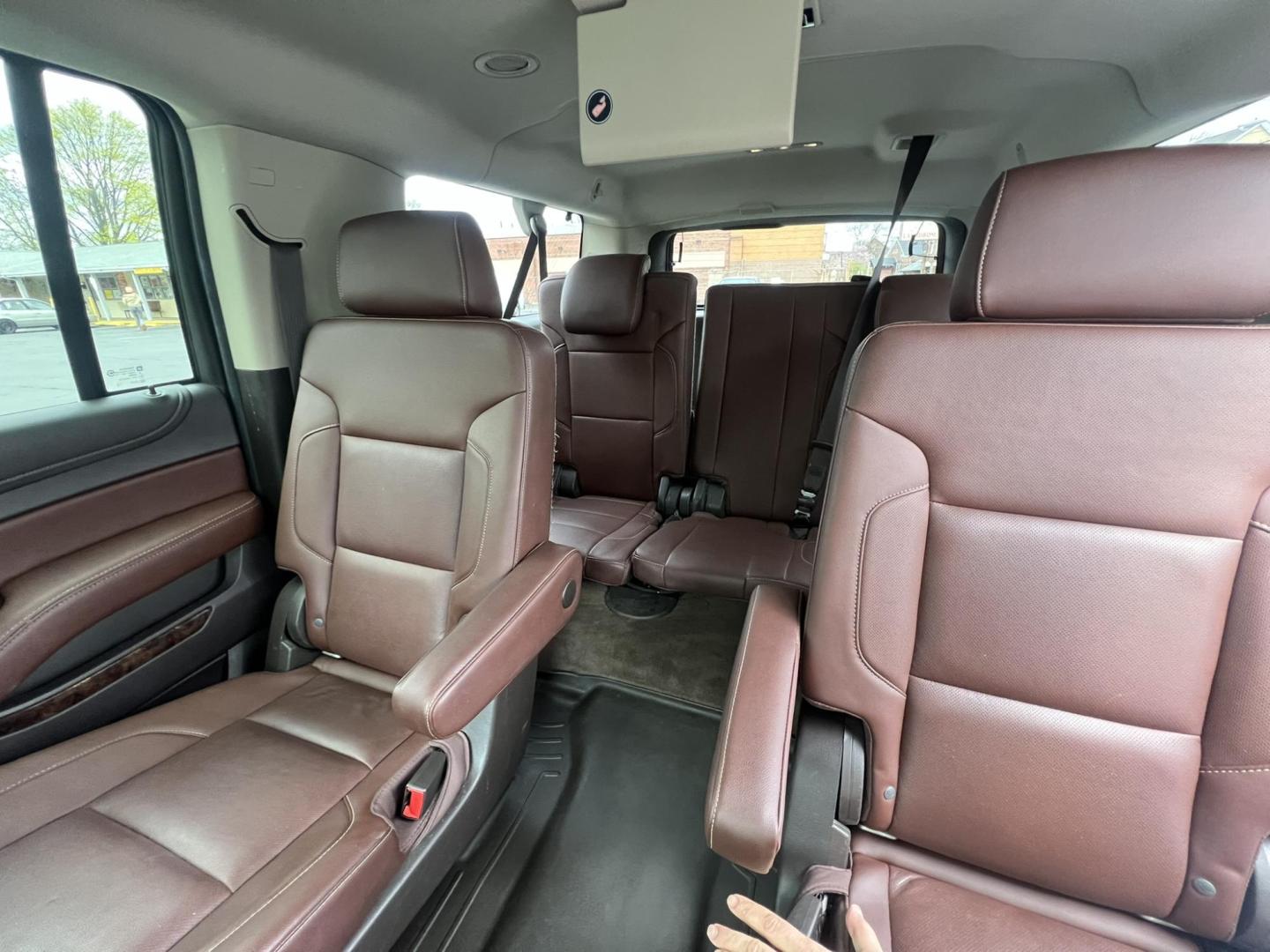 2015 White /Burgundy Chevrolet Suburban LTZ 1500 4WD (1GNSKKKCXFR) with an 5.3L V8 OHV 16V engine, 6-Speed Automatic transmission, located at 1018 Brunswick Ave, Trenton, NJ, 08638, (609) 989-0900, 40.240086, -74.748085 - Photo#12