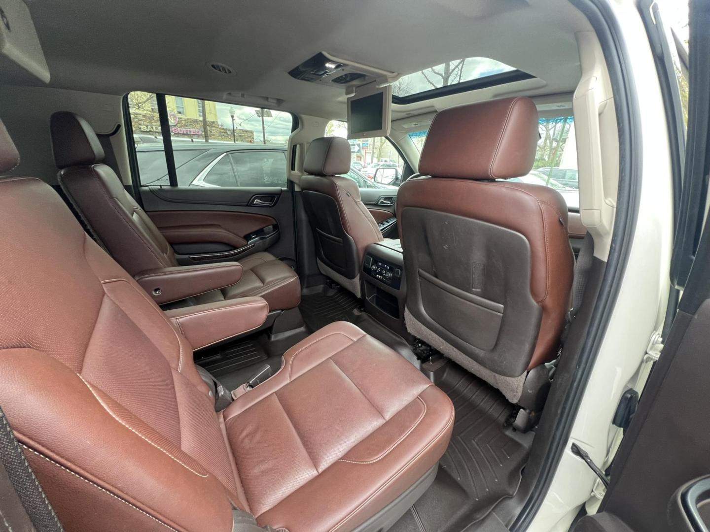 2015 White /Burgundy Chevrolet Suburban LTZ 1500 4WD (1GNSKKKCXFR) with an 5.3L V8 OHV 16V engine, 6-Speed Automatic transmission, located at 1018 Brunswick Ave, Trenton, NJ, 08638, (609) 989-0900, 40.240086, -74.748085 - Photo#15