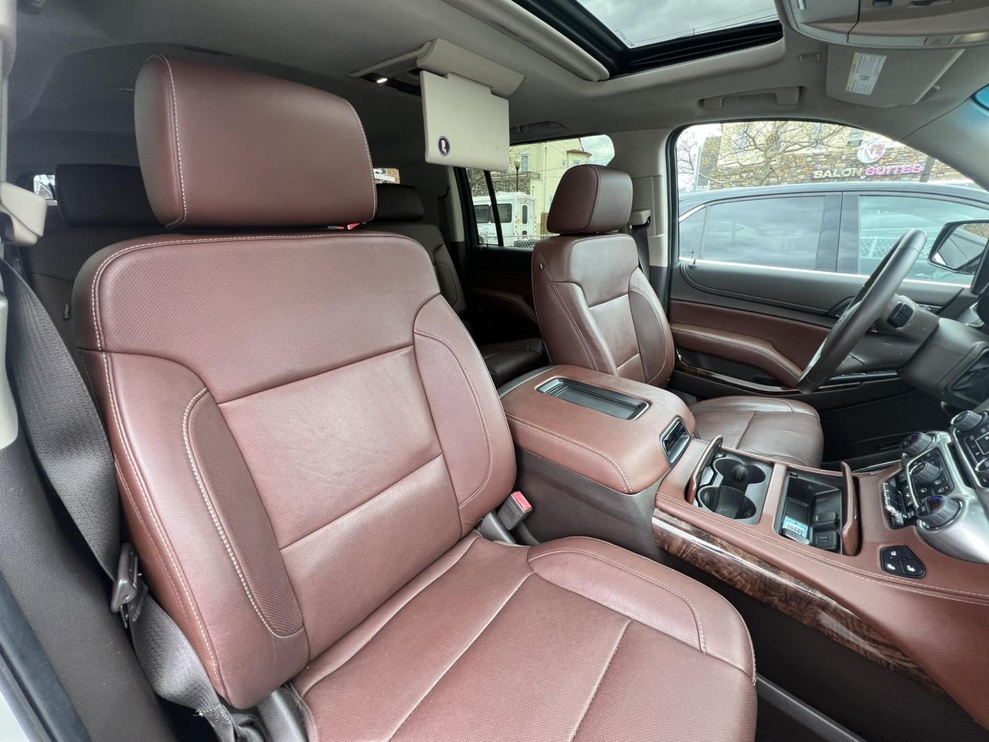 2015 White /Burgundy Chevrolet Suburban LTZ 1500 4WD (1GNSKKKCXFR) with an 5.3L V8 OHV 16V engine, 6-Speed Automatic transmission, located at 1018 Brunswick Ave, Trenton, NJ, 08638, (609) 989-0900, 40.240086, -74.748085 - Photo#20
