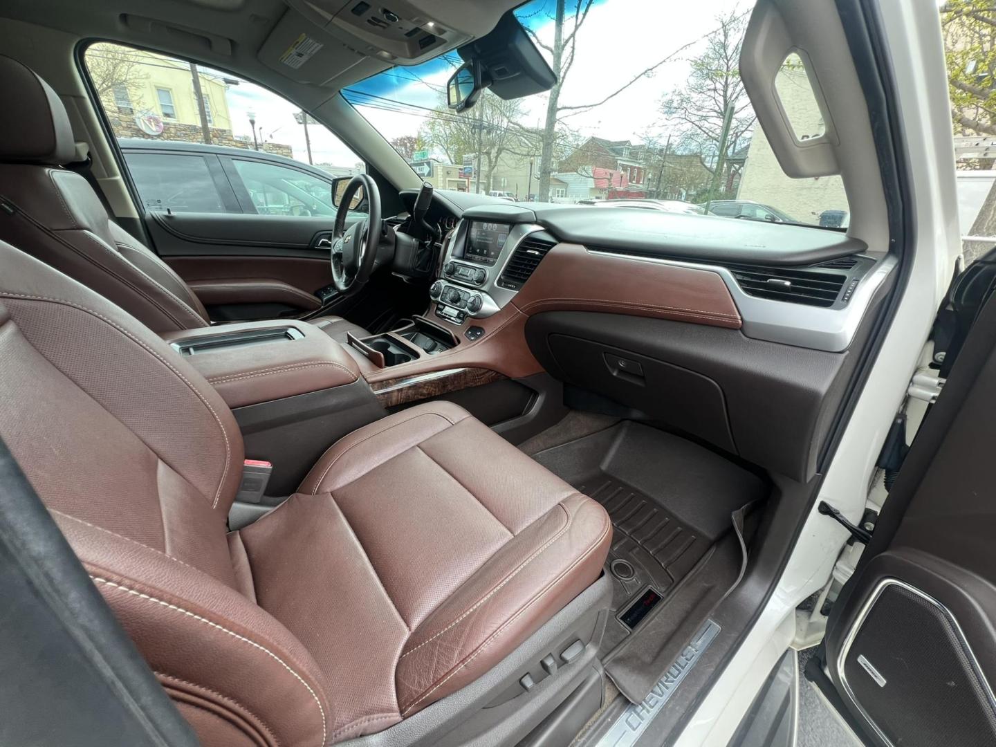 2015 White /Burgundy Chevrolet Suburban LTZ 1500 4WD (1GNSKKKCXFR) with an 5.3L V8 OHV 16V engine, 6-Speed Automatic transmission, located at 1018 Brunswick Ave, Trenton, NJ, 08638, (609) 989-0900, 40.240086, -74.748085 - Photo#23