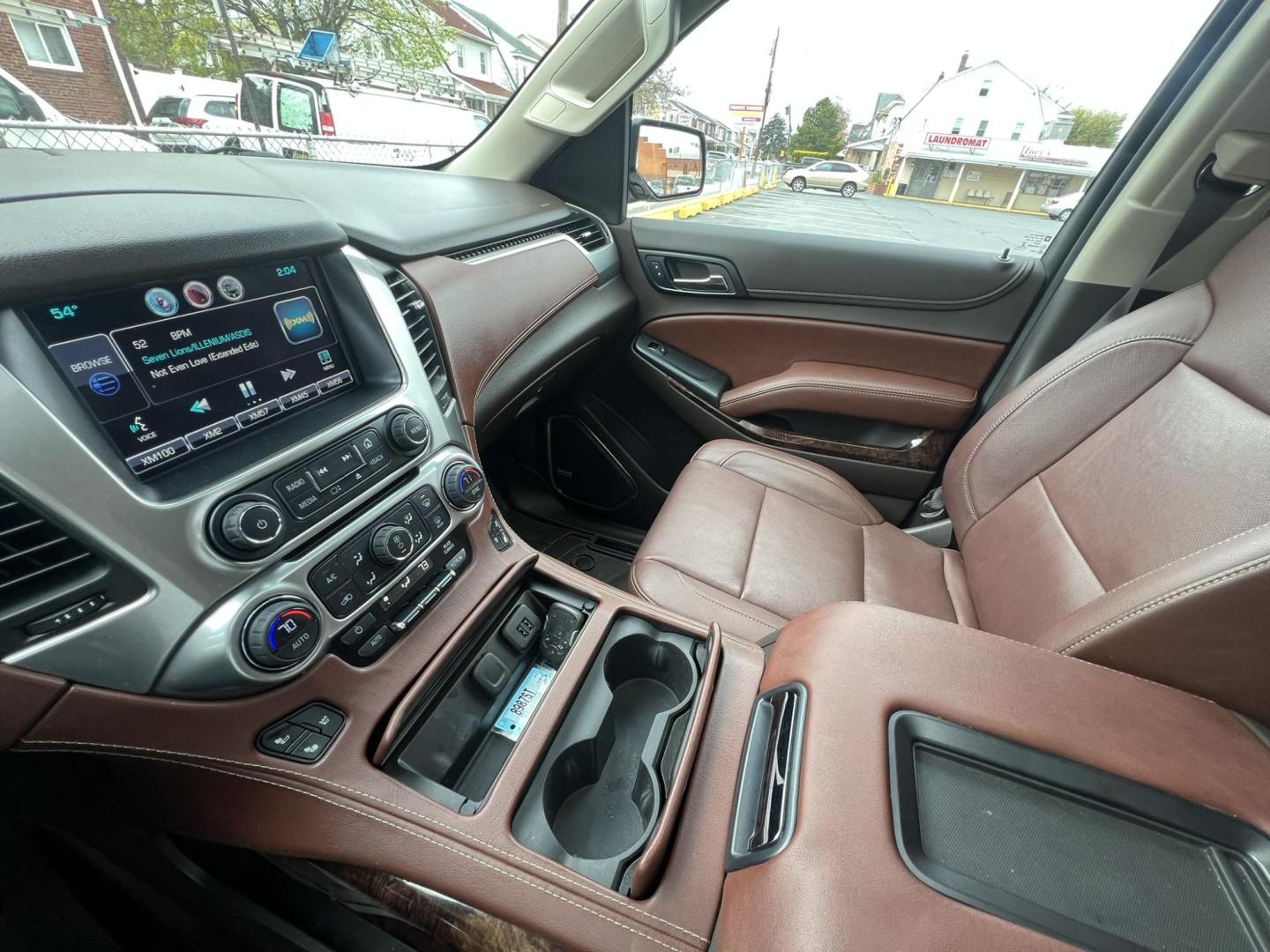 2015 White /Burgundy Chevrolet Suburban LTZ 1500 4WD (1GNSKKKCXFR) with an 5.3L V8 OHV 16V engine, 6-Speed Automatic transmission, located at 1018 Brunswick Ave, Trenton, NJ, 08638, (609) 989-0900, 40.240086, -74.748085 - Photo#25