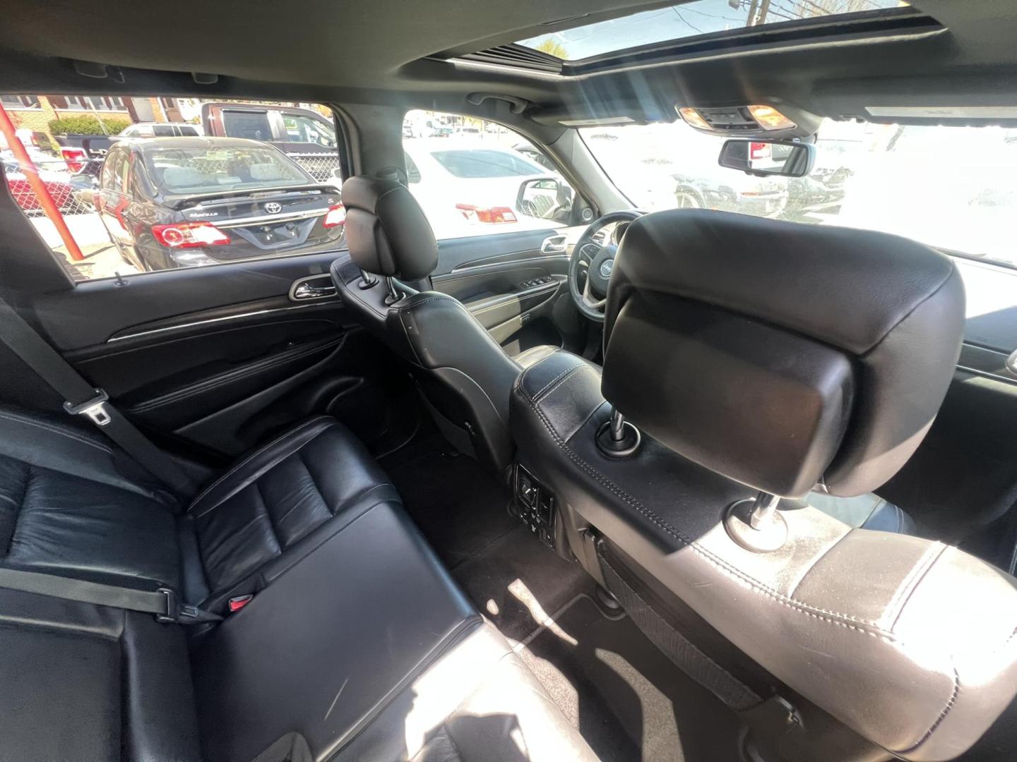 2015 Blue /Black Leather Jeep Grand Cherokee Limited 4WD (1C4RJFBG2FC) with an 3.6L V6 DOHC 24V engine, 8-Speed Automatic transmission, located at 1018 Brunswick Ave, Trenton, NJ, 08638, (609) 989-0900, 40.240086, -74.748085 - Photo#19