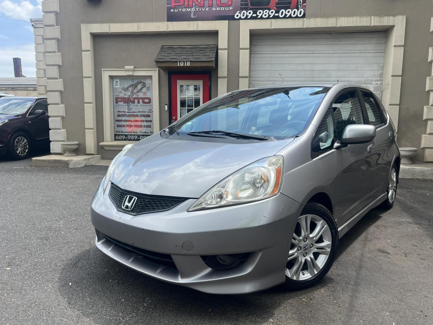 2009 GRAY /Gray Honda Fit Sport (JHMGE88419C) with an 1.5L L4 SOHC 16V engine, Automatic transmission, located at 1018 Brunswick Ave, Trenton, NJ, 08638, (609) 989-0900, 40.240086, -74.748085 - Photo#3