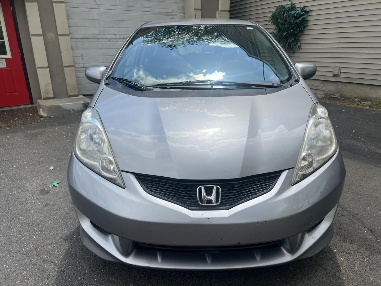 2009 GRAY /Gray Honda Fit Sport 5-Speed AT (JHMGE88419C) with an 1.5L L4 SOHC 16V engine, 5-Speed Automatic Overdrive transmission, located at 1018 Brunswick Ave, Trenton, NJ, 08638, (609) 989-0900, 40.240086, -74.748085 - Photo#1