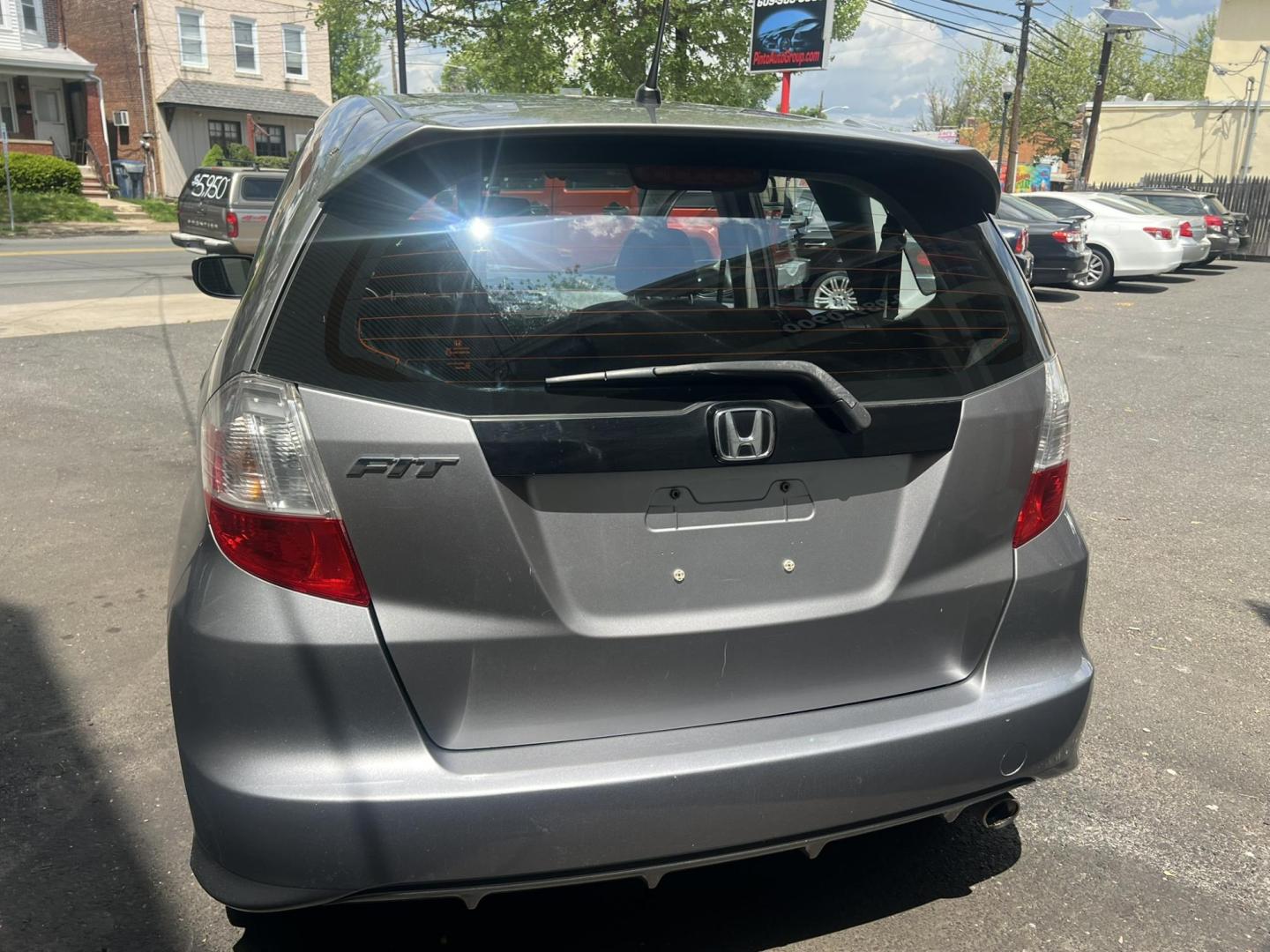 2009 GRAY /Gray Honda Fit Sport (JHMGE88419C) with an 1.5L L4 SOHC 16V engine, Automatic transmission, located at 1018 Brunswick Ave, Trenton, NJ, 08638, (609) 989-0900, 40.240086, -74.748085 - Photo#6