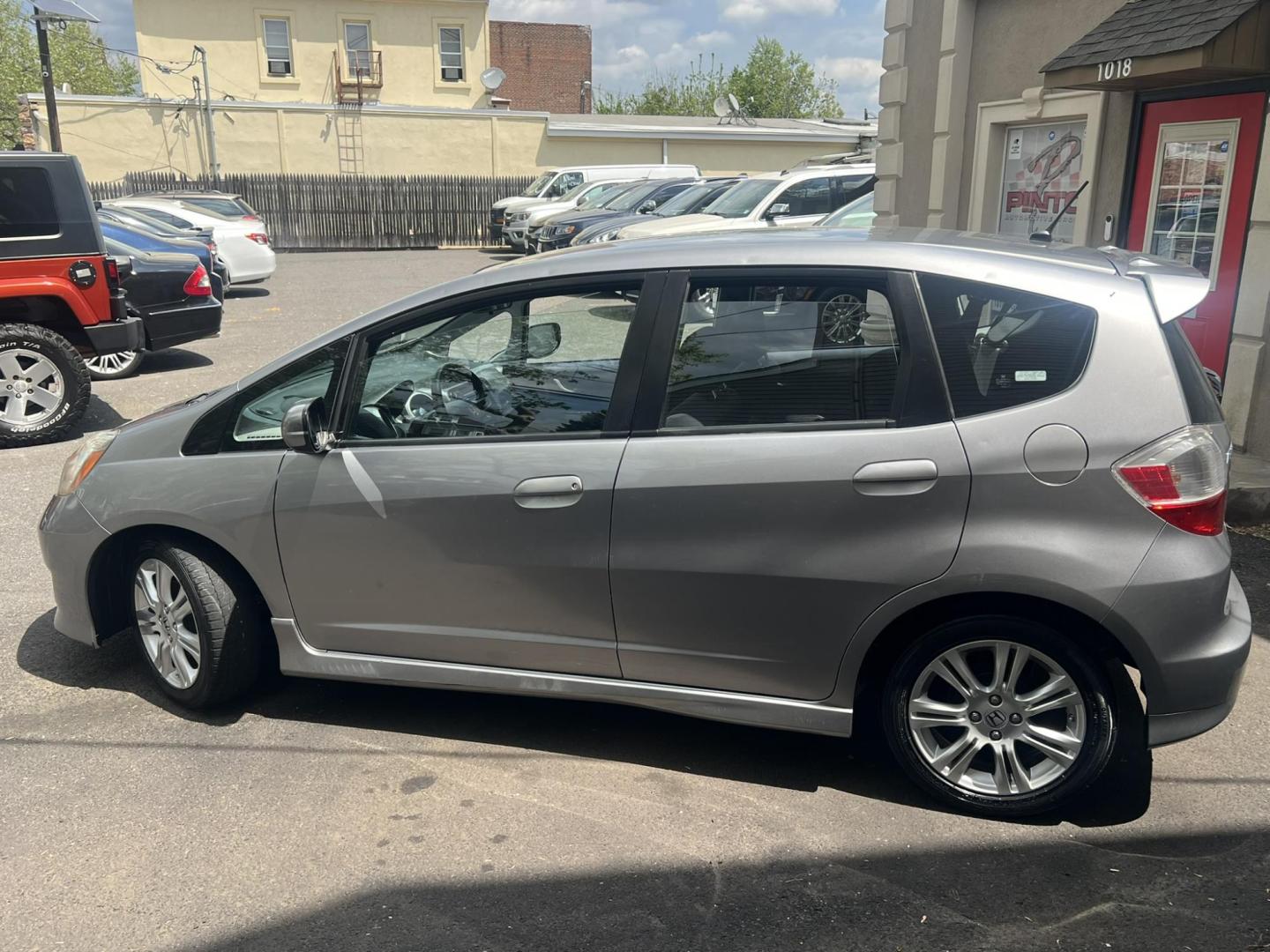 2009 GRAY /Gray Honda Fit Sport (JHMGE88419C) with an 1.5L L4 SOHC 16V engine, Automatic transmission, located at 1018 Brunswick Ave, Trenton, NJ, 08638, (609) 989-0900, 40.240086, -74.748085 - Photo#8