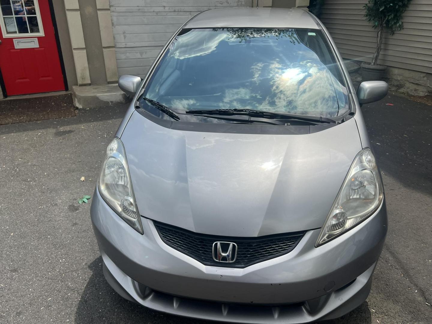 2009 GRAY /Gray Honda Fit Sport (JHMGE88419C) with an 1.5L L4 SOHC 16V engine, Automatic transmission, located at 1018 Brunswick Ave, Trenton, NJ, 08638, (609) 989-0900, 40.240086, -74.748085 - Photo#10