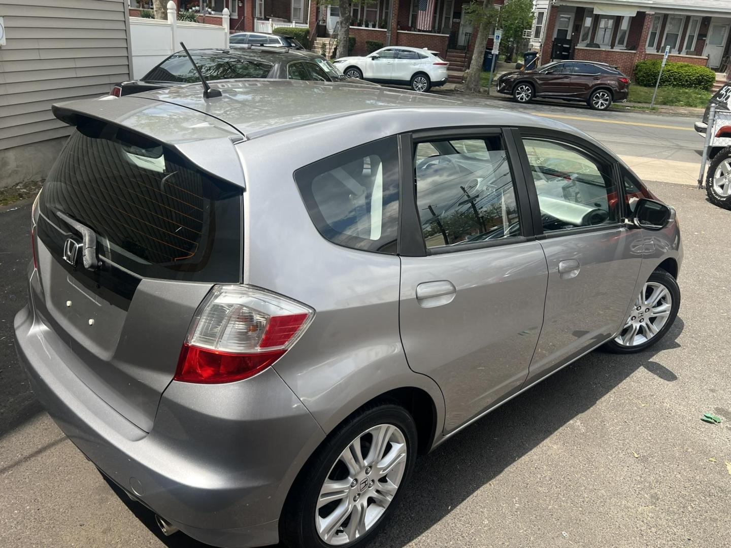 2009 GRAY /Gray Honda Fit Sport (JHMGE88419C) with an 1.5L L4 SOHC 16V engine, Automatic transmission, located at 1018 Brunswick Ave, Trenton, NJ, 08638, (609) 989-0900, 40.240086, -74.748085 - Photo#12