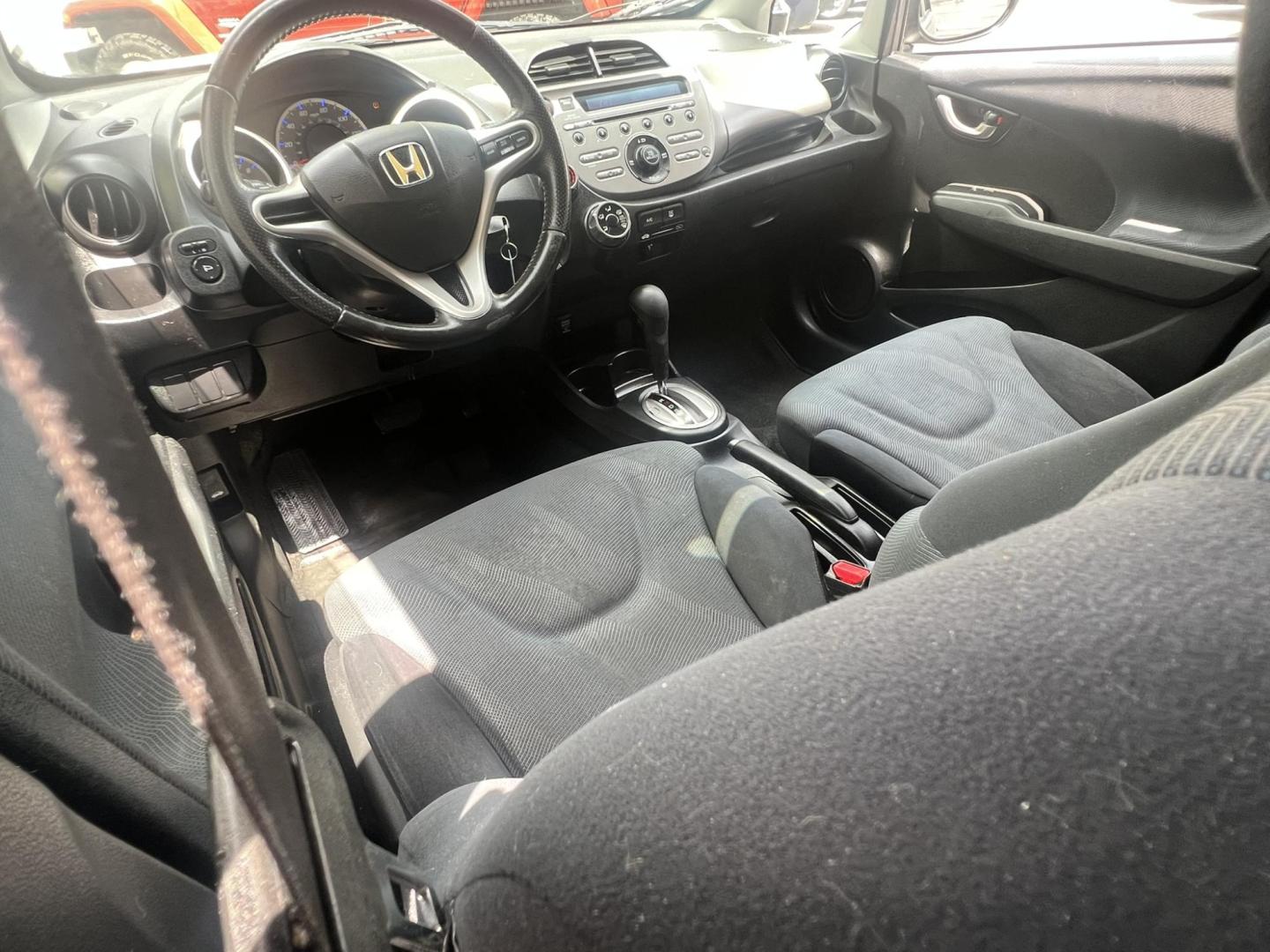 2009 GRAY /Gray Honda Fit Sport (JHMGE88419C) with an 1.5L L4 SOHC 16V engine, Automatic transmission, located at 1018 Brunswick Ave, Trenton, NJ, 08638, (609) 989-0900, 40.240086, -74.748085 - Photo#23