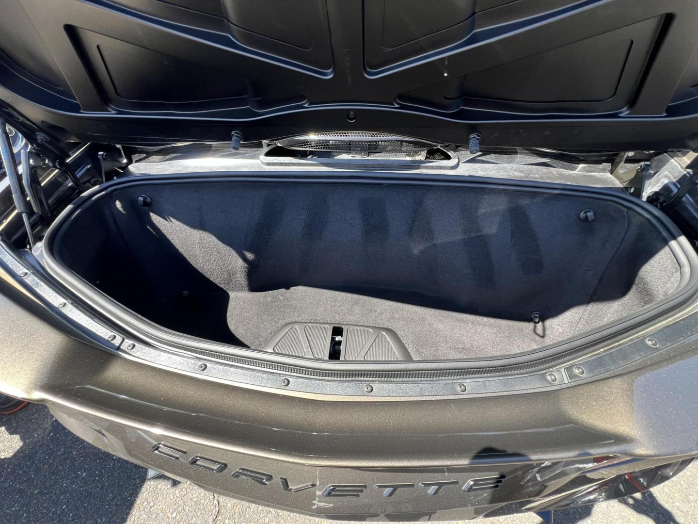 2020 GRAY /Black Leather Chevrolet Corvette Stingray 3LT Convertible (1G1Y83D44L5) with an 6.2L V8 engine, 8A transmission, located at 1018 Brunswick Ave, Trenton, NJ, 08638, (609) 989-0900, 40.240086, -74.748085 - Photo#22