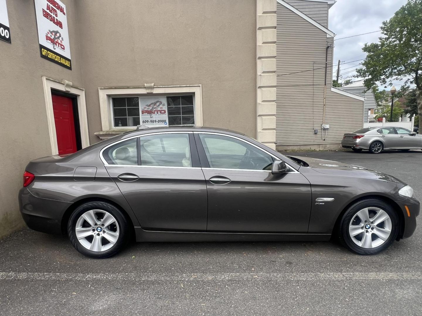 2012 GRAY /Tan Leather BMW 5-Series 528i xDrive (WBAXH5C58CD) with an 2.0L L4 DOHC 16V TURBO engine, 8-Speed Automatic transmission, located at 1018 Brunswick Ave, Trenton, NJ, 08638, (609) 989-0900, 40.240086, -74.748085 - Photo#7